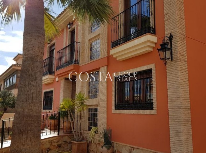 Revente - Villa -
Torrevieja - Torrevieja Centro