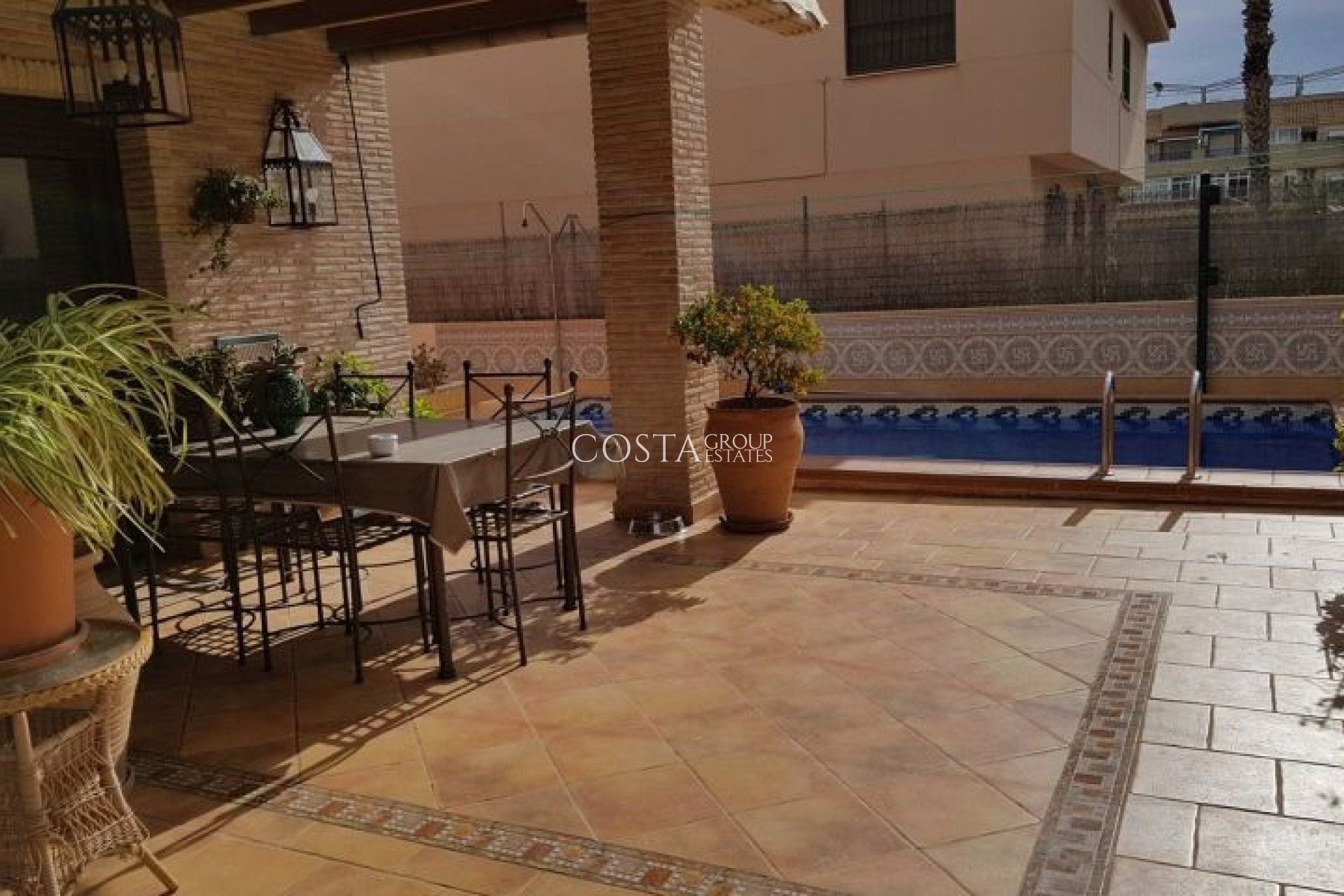 Revente - Villa -
Torrevieja - Torrevieja Centro