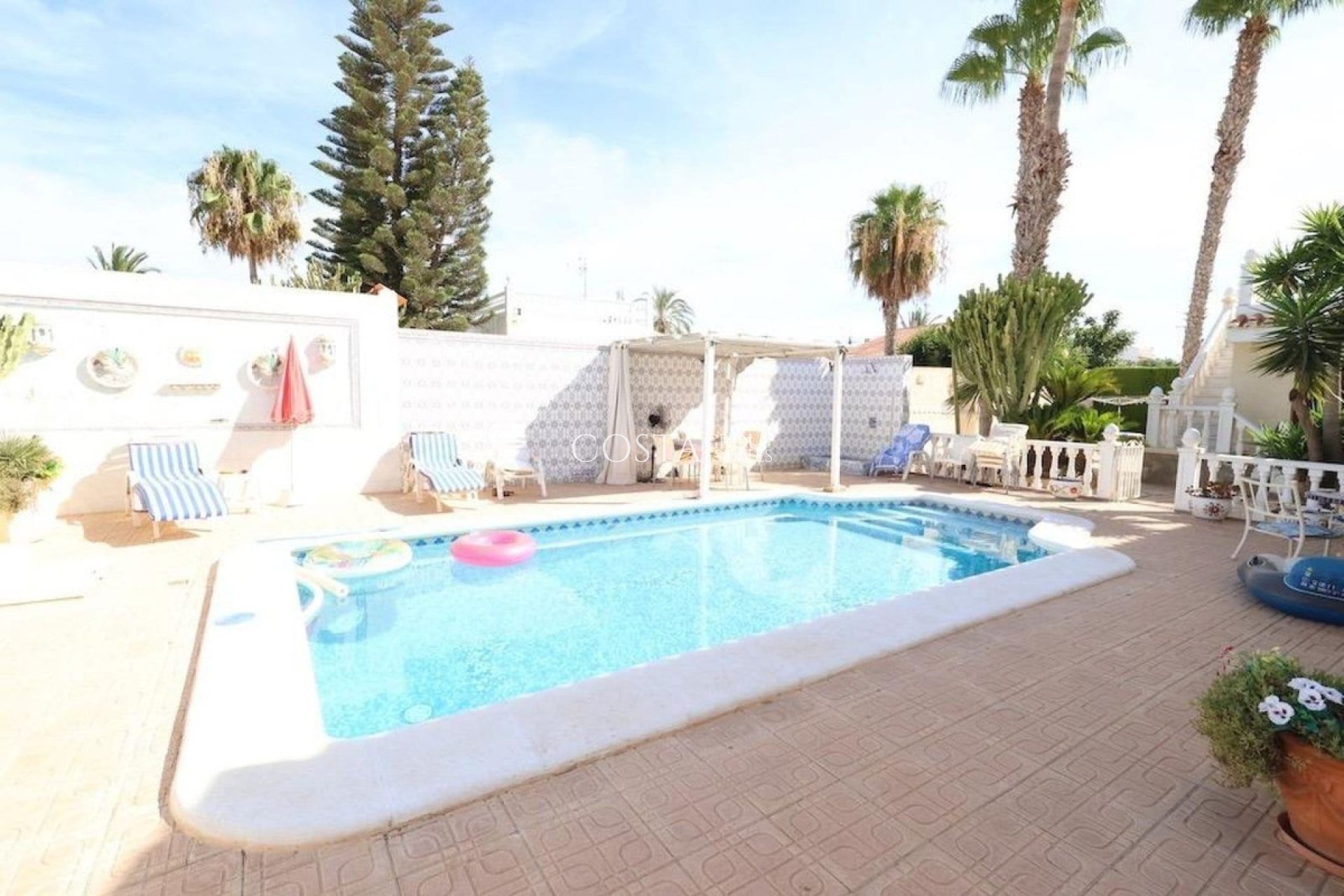 Revente - Villa -
Torrevieja - Torrevieja Centro