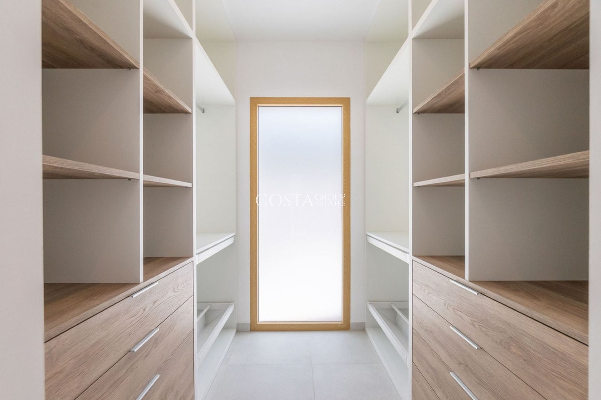 Revente - Villa -
Torrevieja - Torrevieja Centro