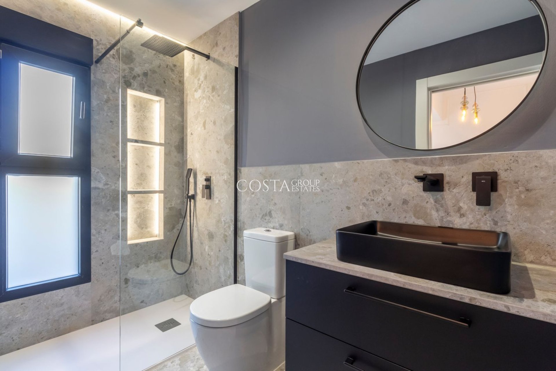 Revente - Villa -
Torrevieja - Torrevieja Centro