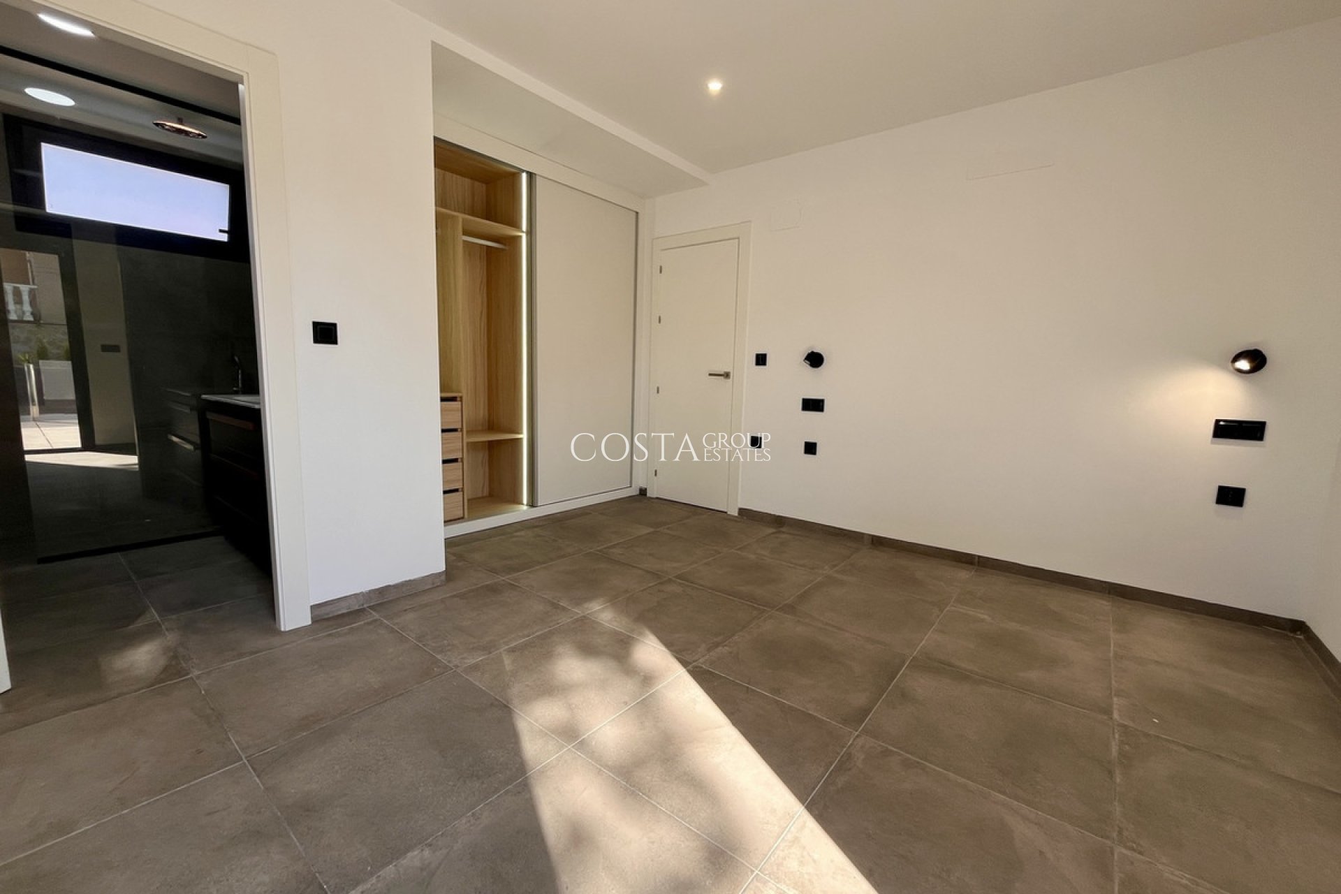 Revente - Villa -
Torrevieja - Torrevieja Centro