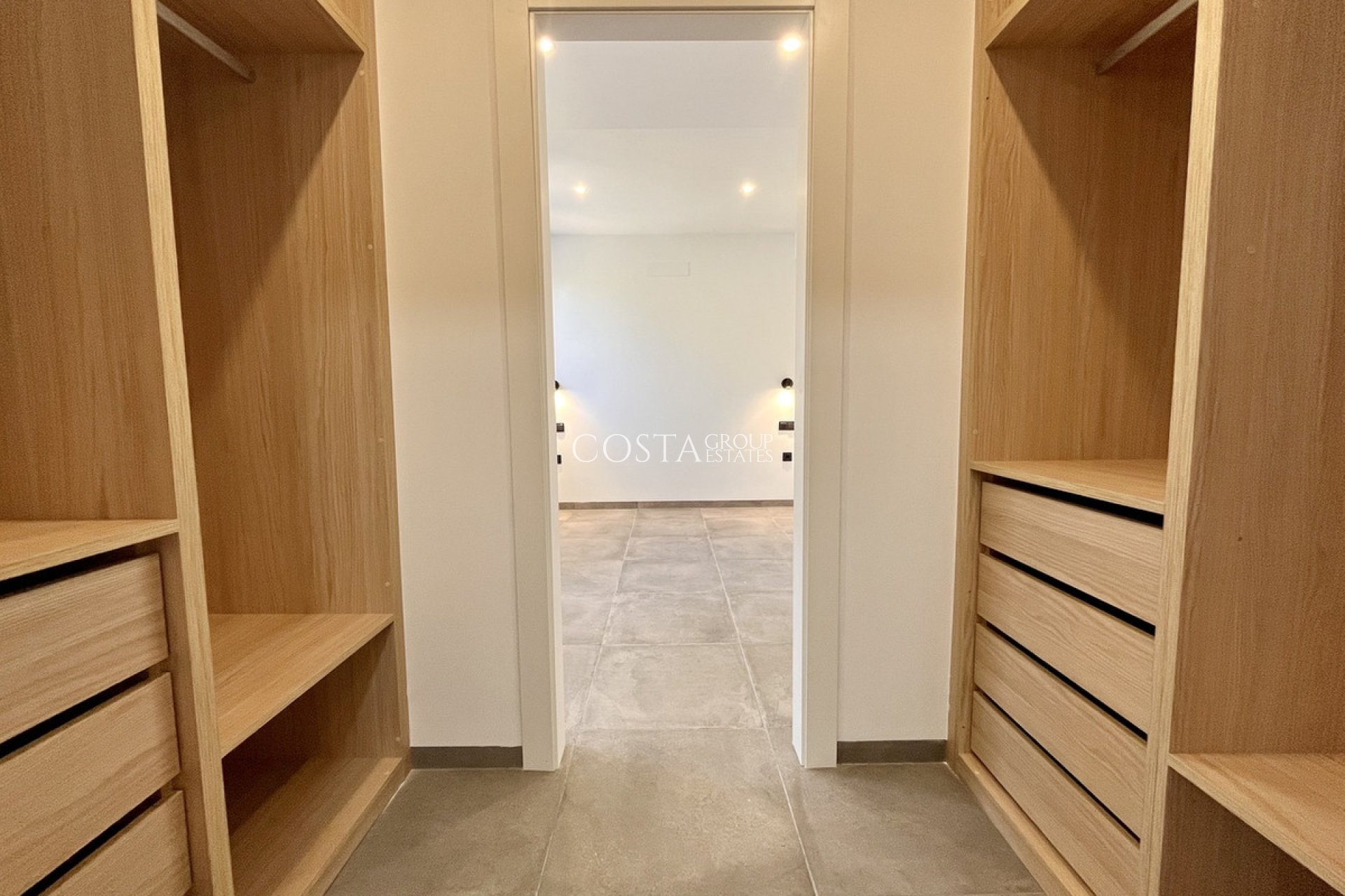 Revente - Villa -
Torrevieja - Torrevieja Centro