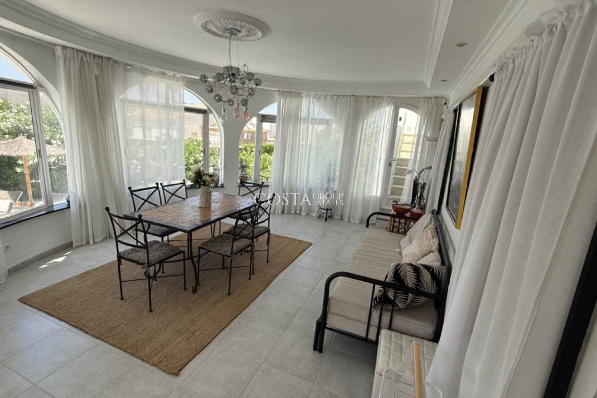 Revente - Villa -
Torrevieja - Torrevieja Centro