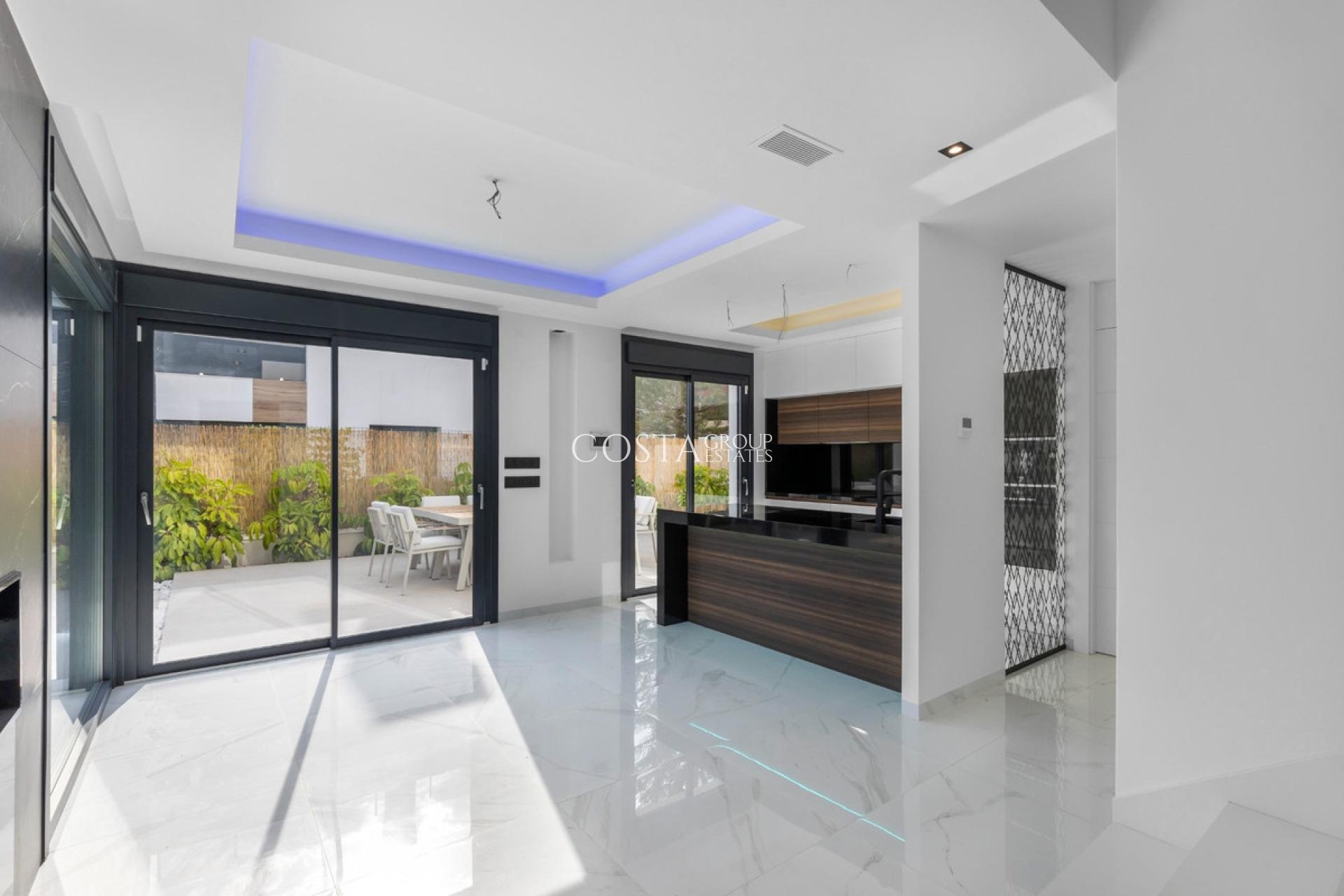 Revente - Villa -
Torrevieja - Torrevieja Centro