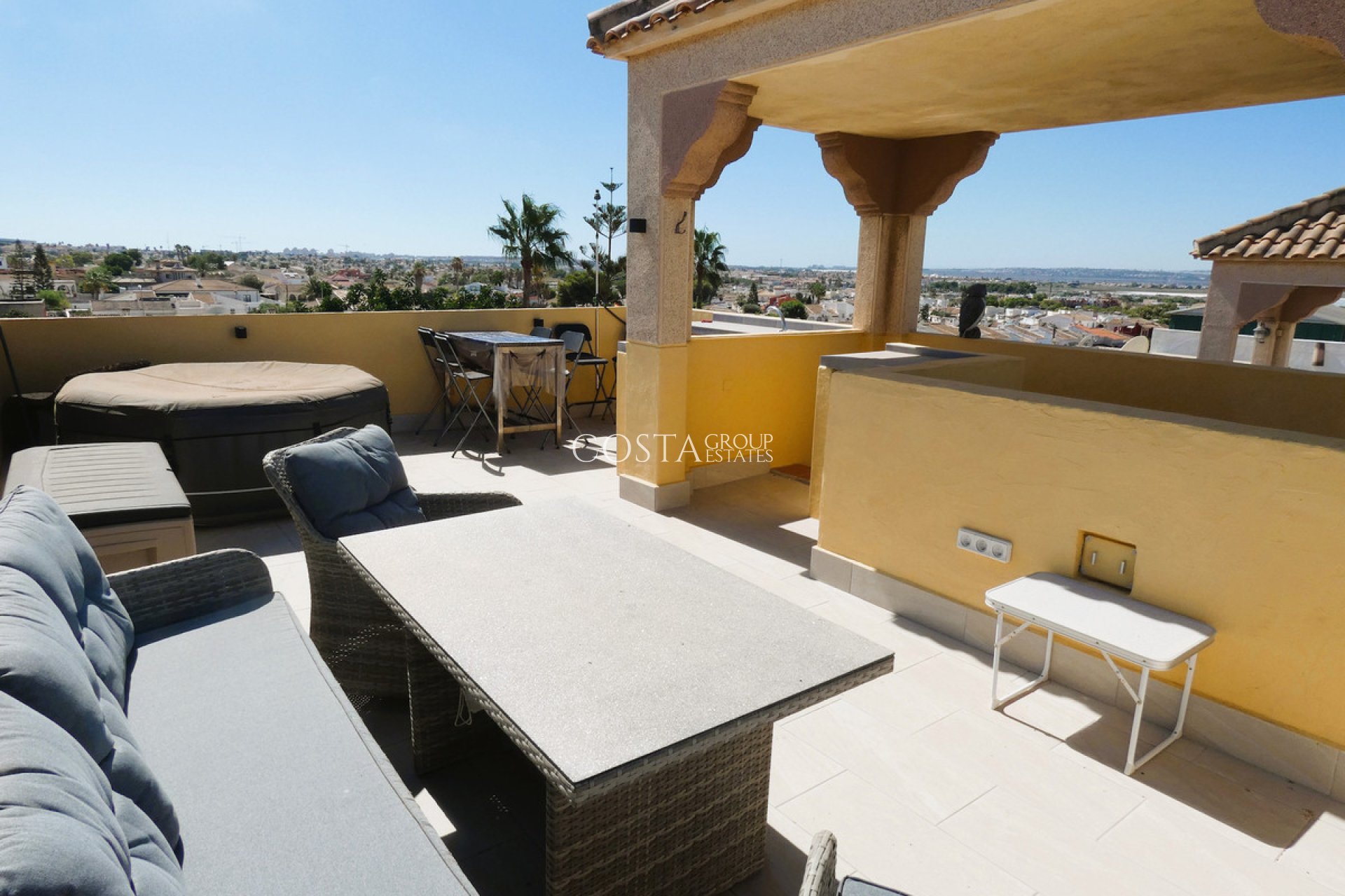 Revente - Villa -
Torrevieja - Torrevieja Centro