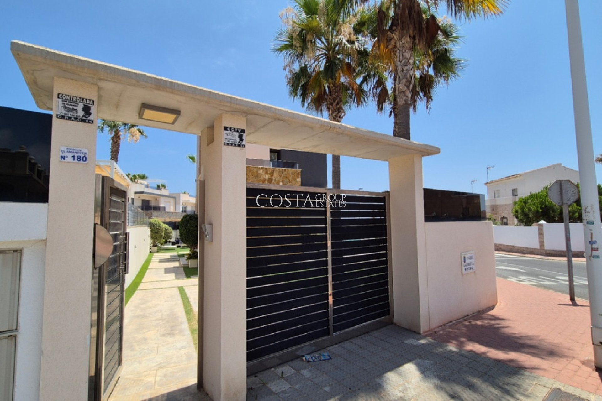 Revente - Villa -
Torrevieja - Torrevieja Centro