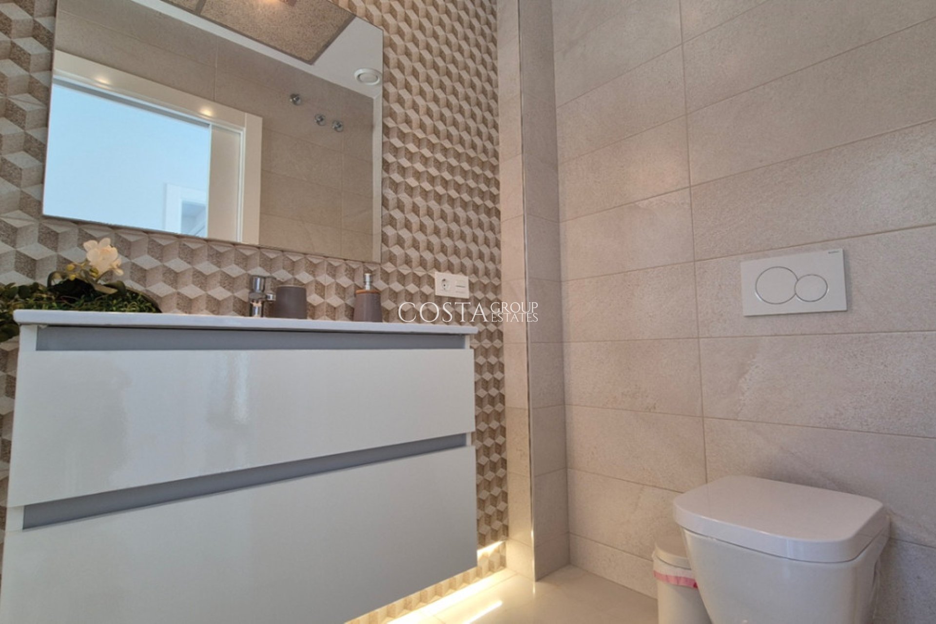 Revente - Villa -
Torrevieja - Torrevieja Centro