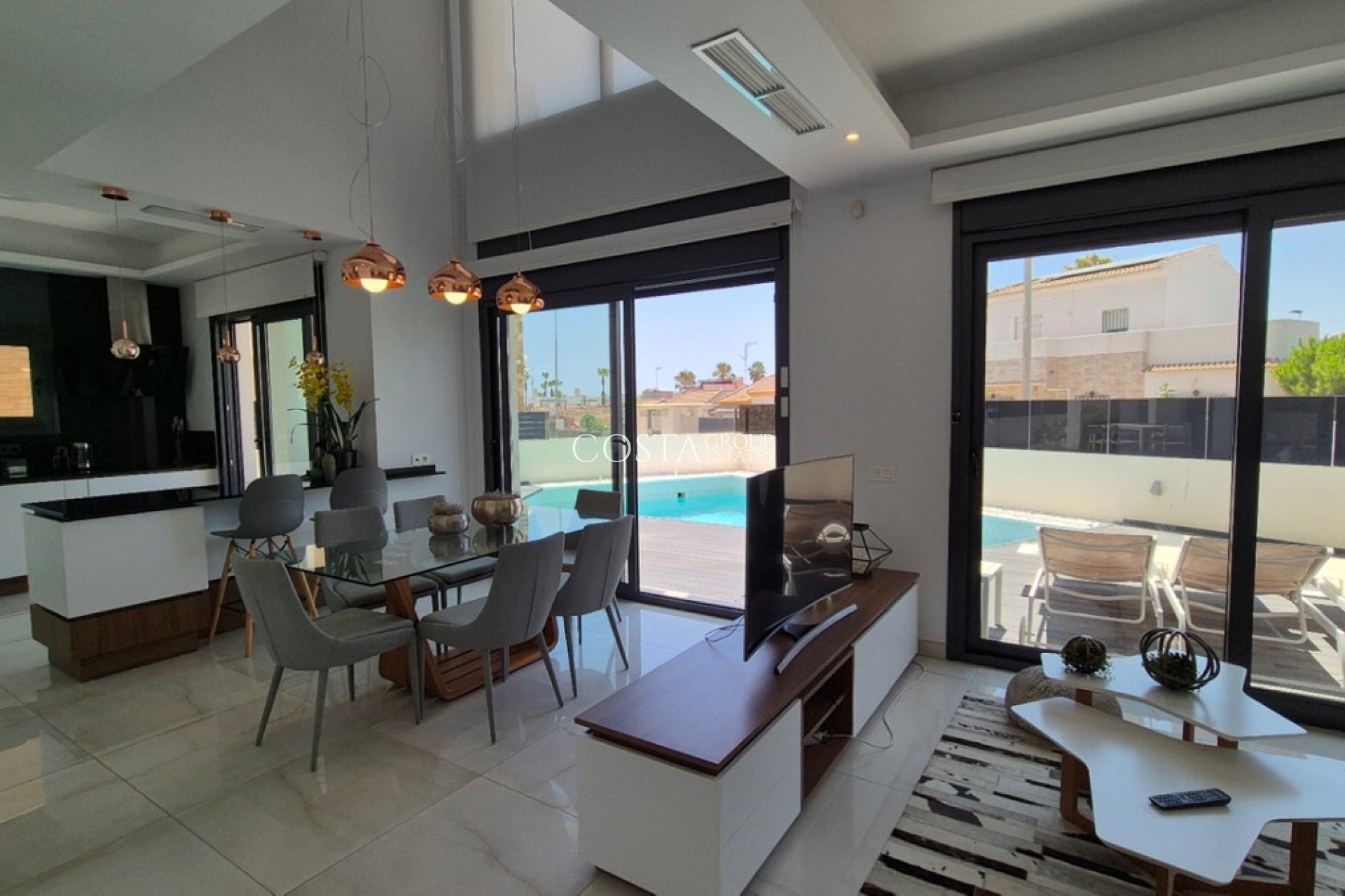 Revente - Villa -
Torrevieja - Torrevieja Centro