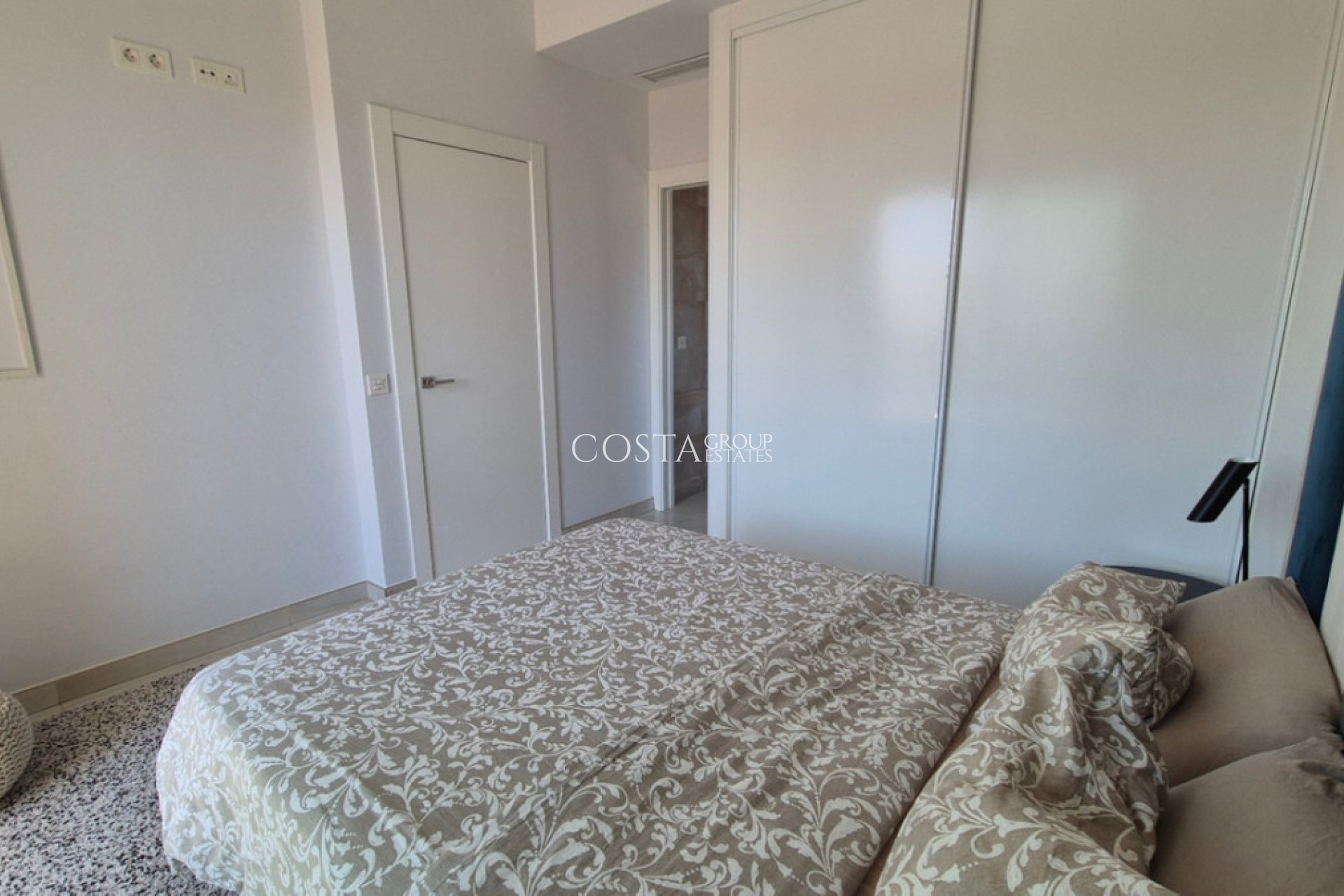 Revente - Villa -
Torrevieja - Torrevieja Centro