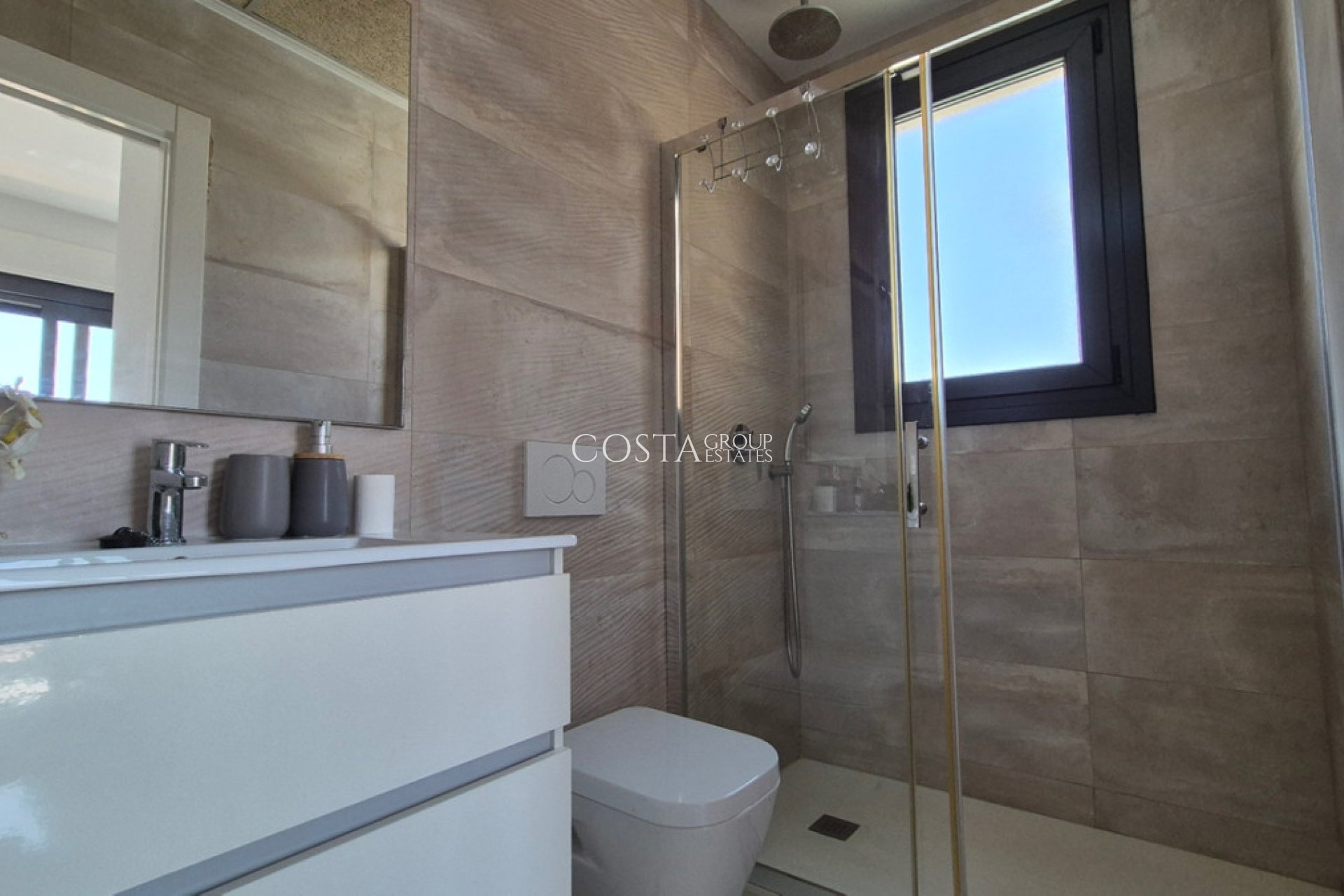 Revente - Villa -
Torrevieja - Torrevieja Centro