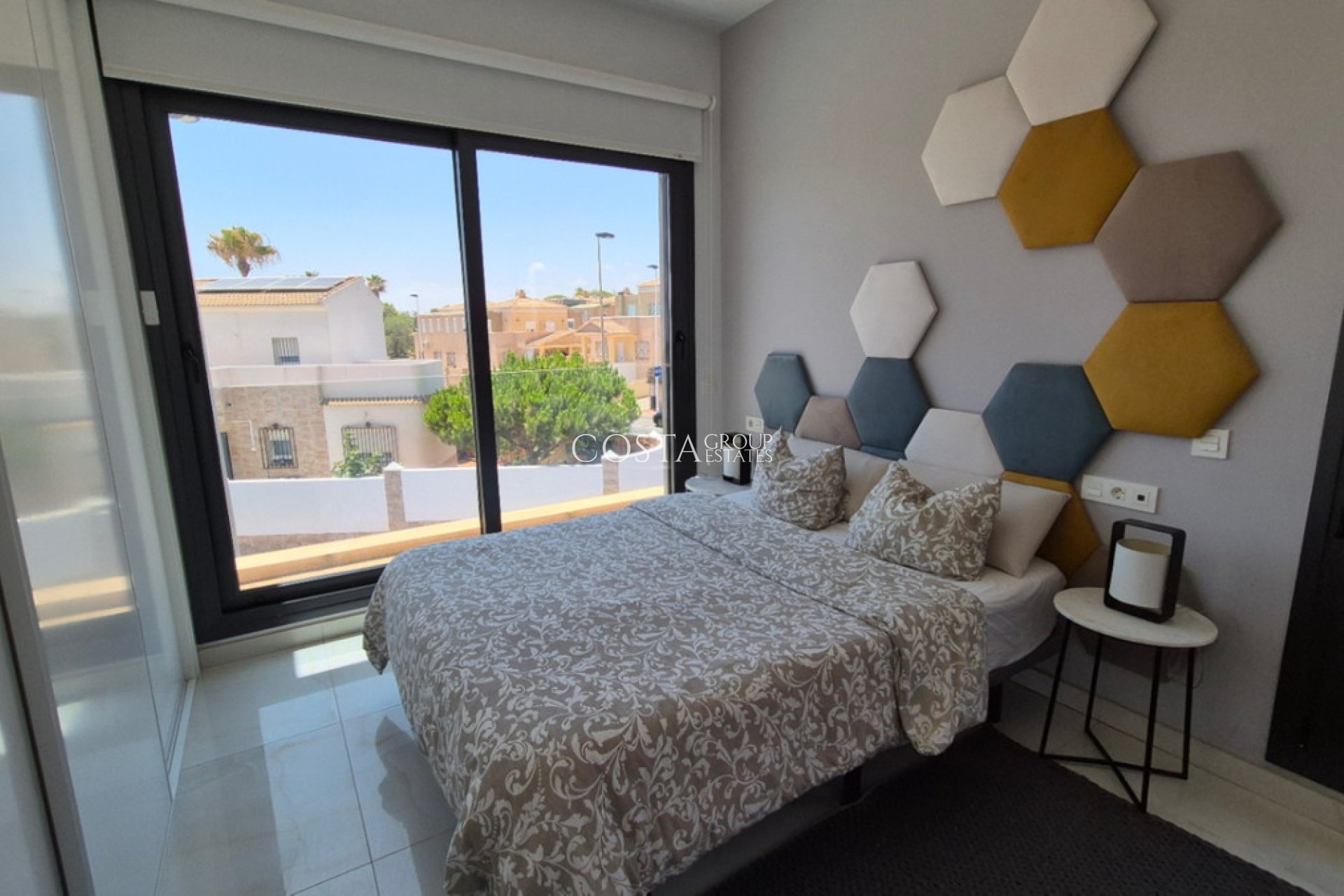Revente - Villa -
Torrevieja - Torrevieja Centro