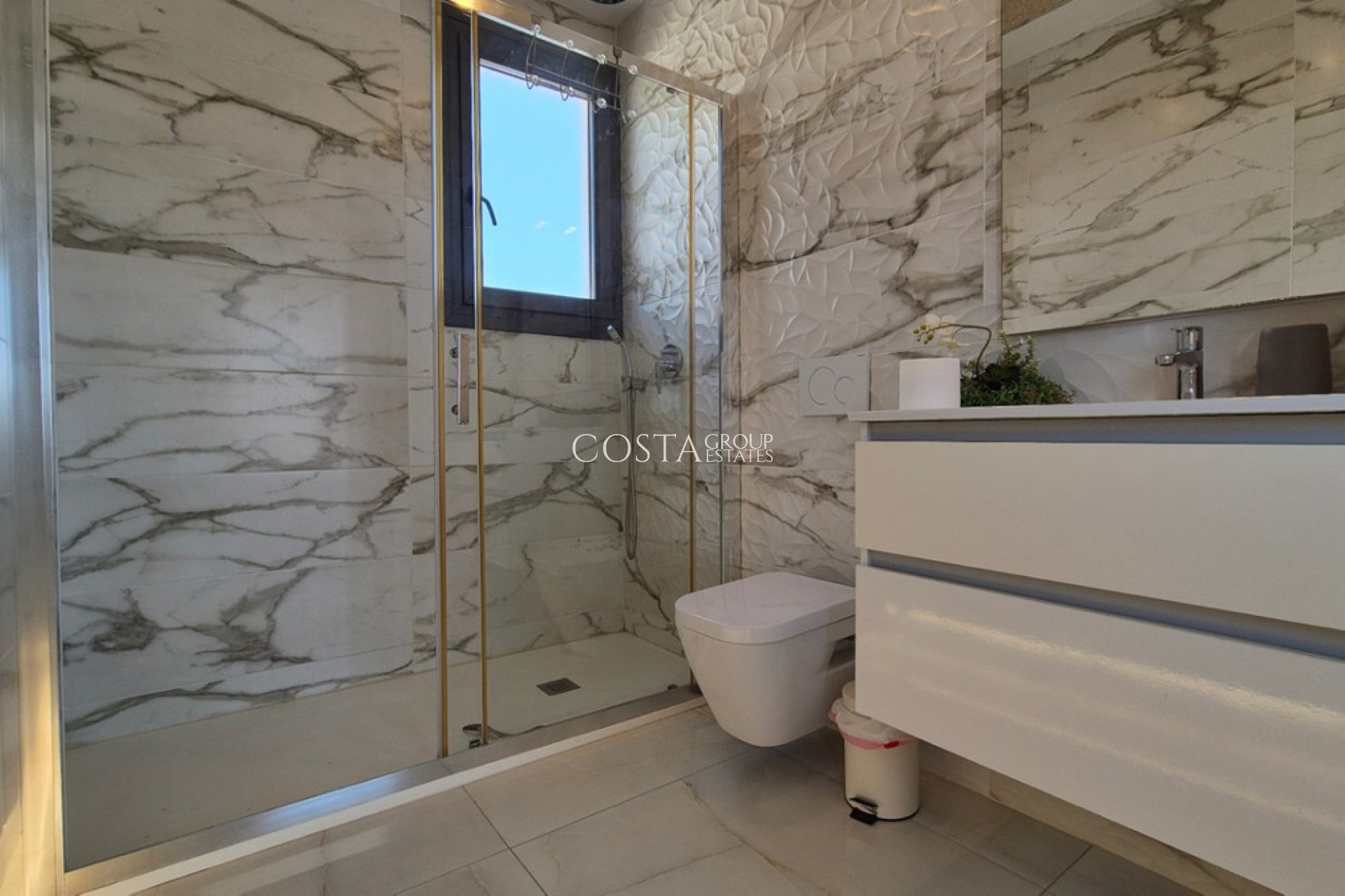 Revente - Villa -
Torrevieja - Torrevieja Centro