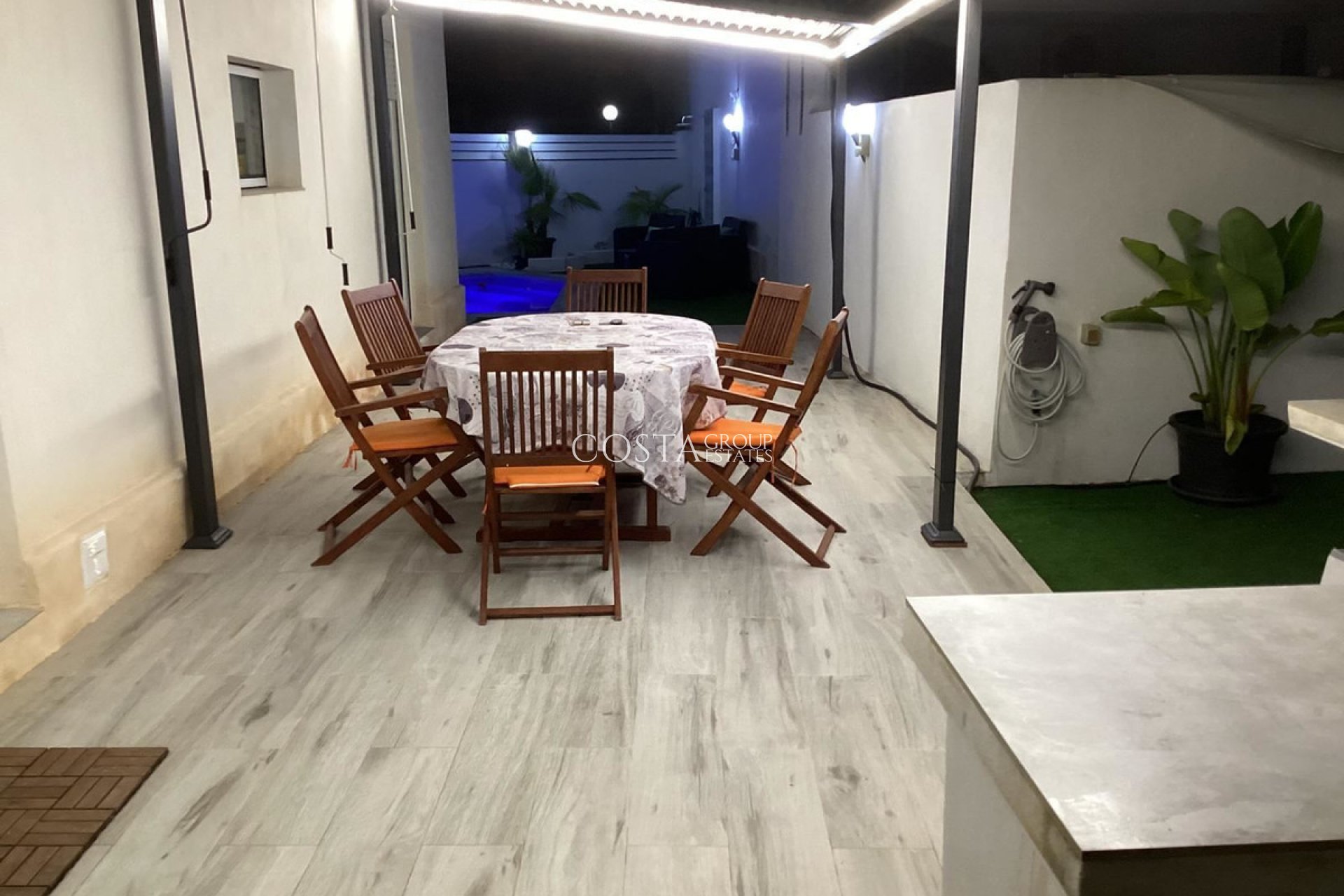 Revente - Villa -
Torrevieja - Torrevieja Centro