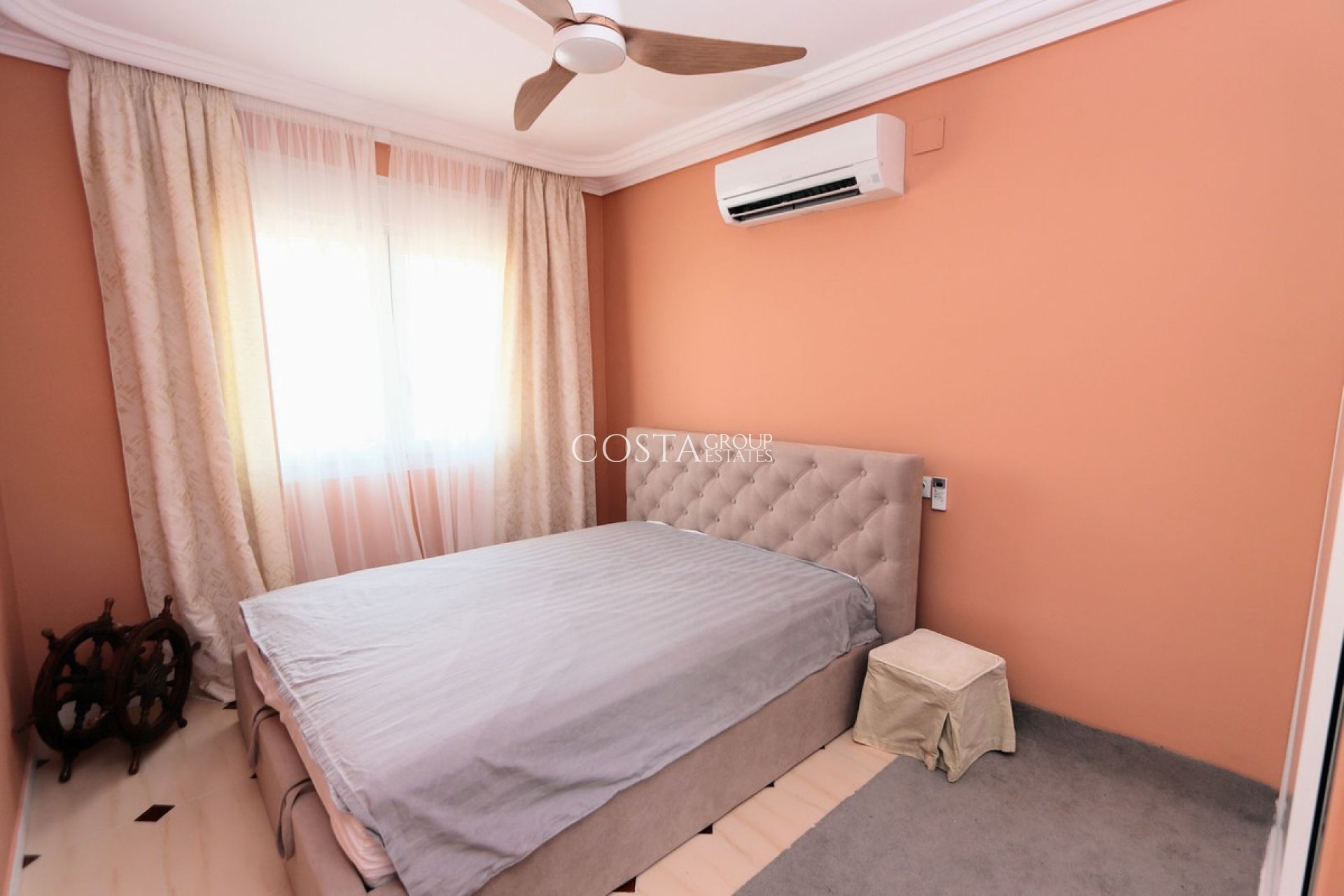 Revente - Villa -
Torrevieja - Torrevieja Centro