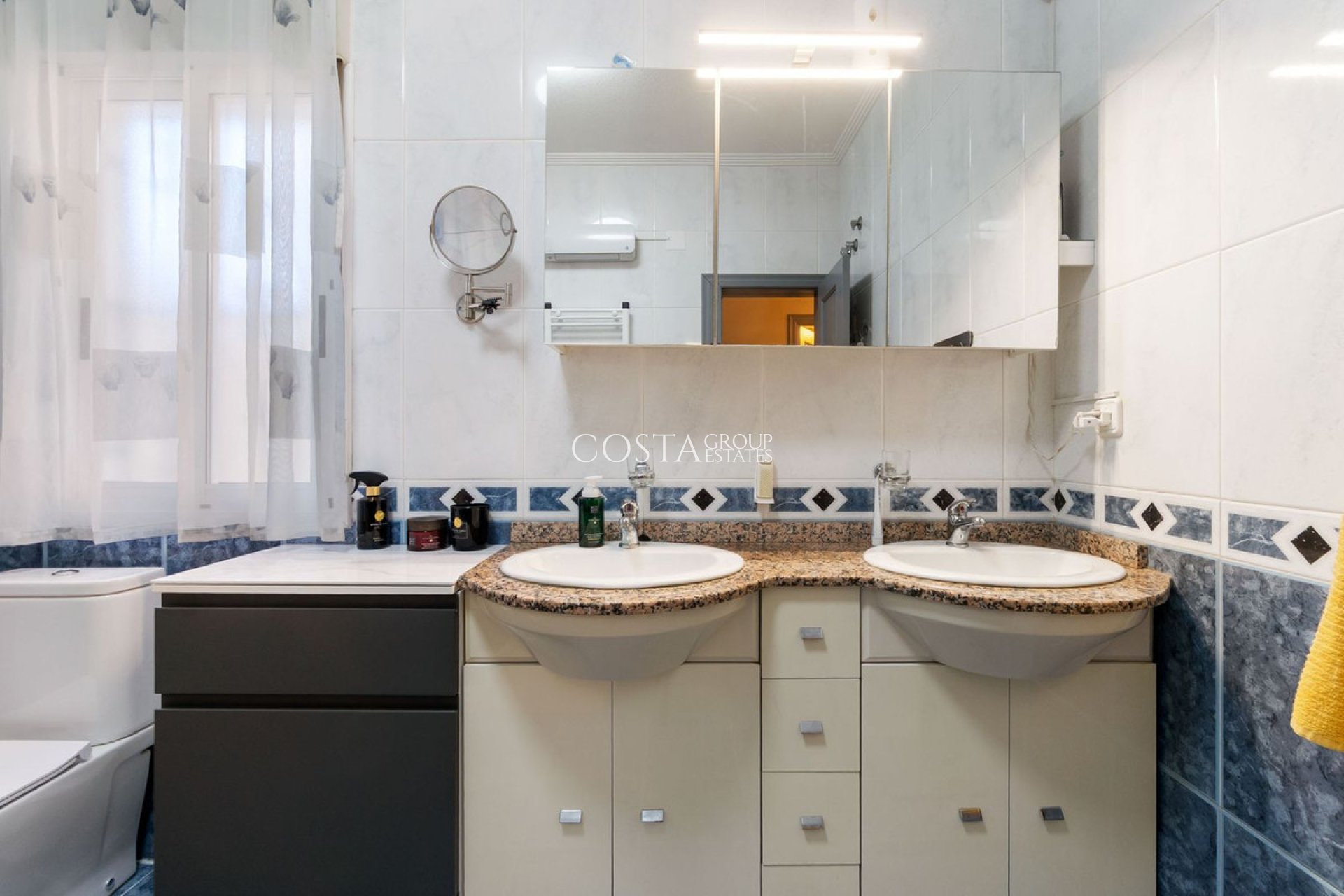 Revente - Villa -
Torrevieja