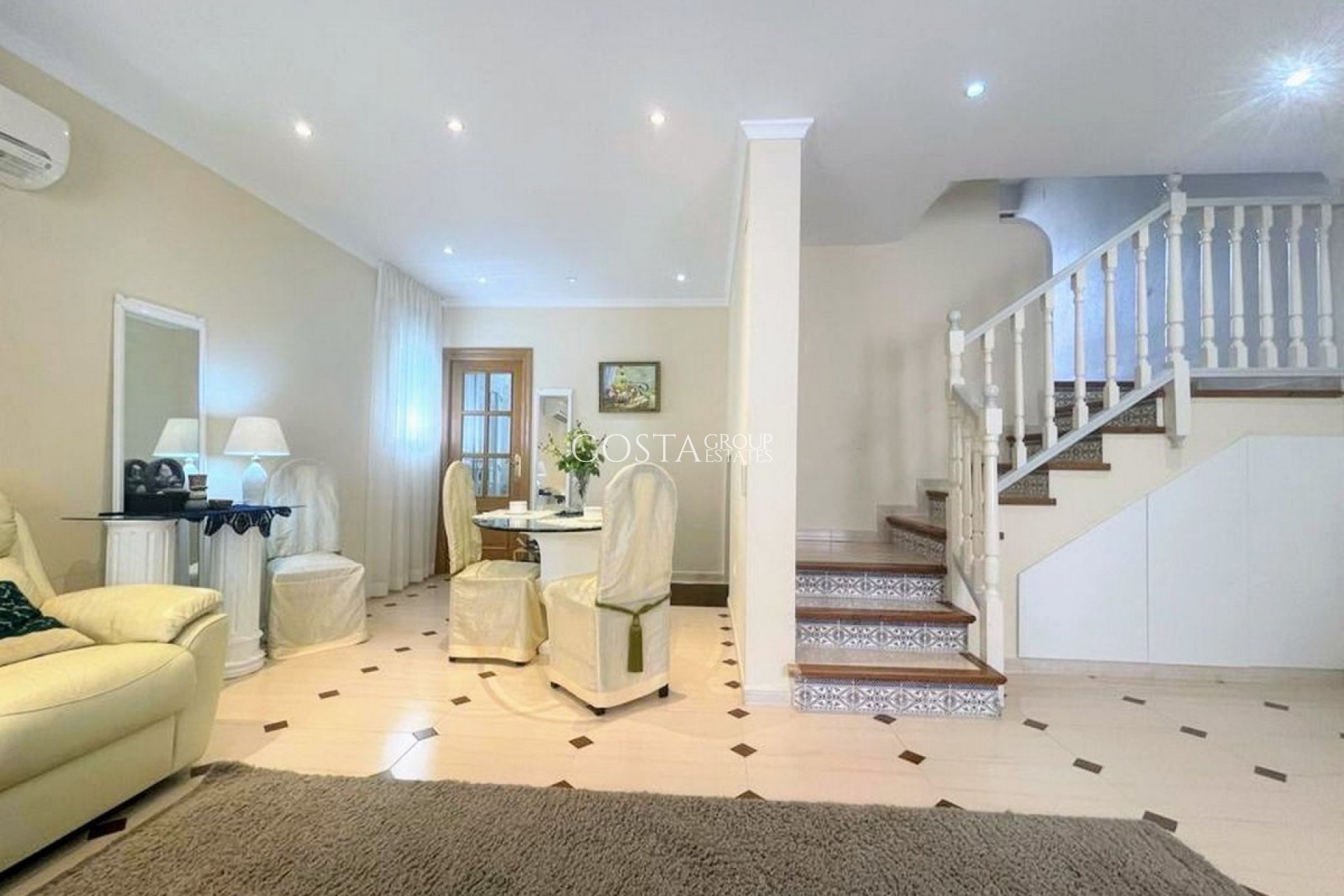 Revente - Villa -
Torrevieja