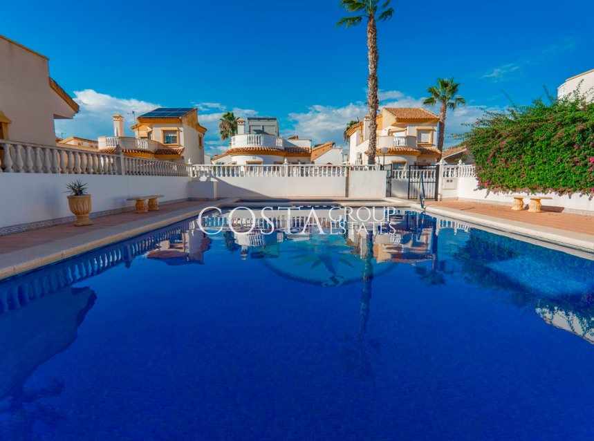 Revente - Villa -
Urbanización El Raso