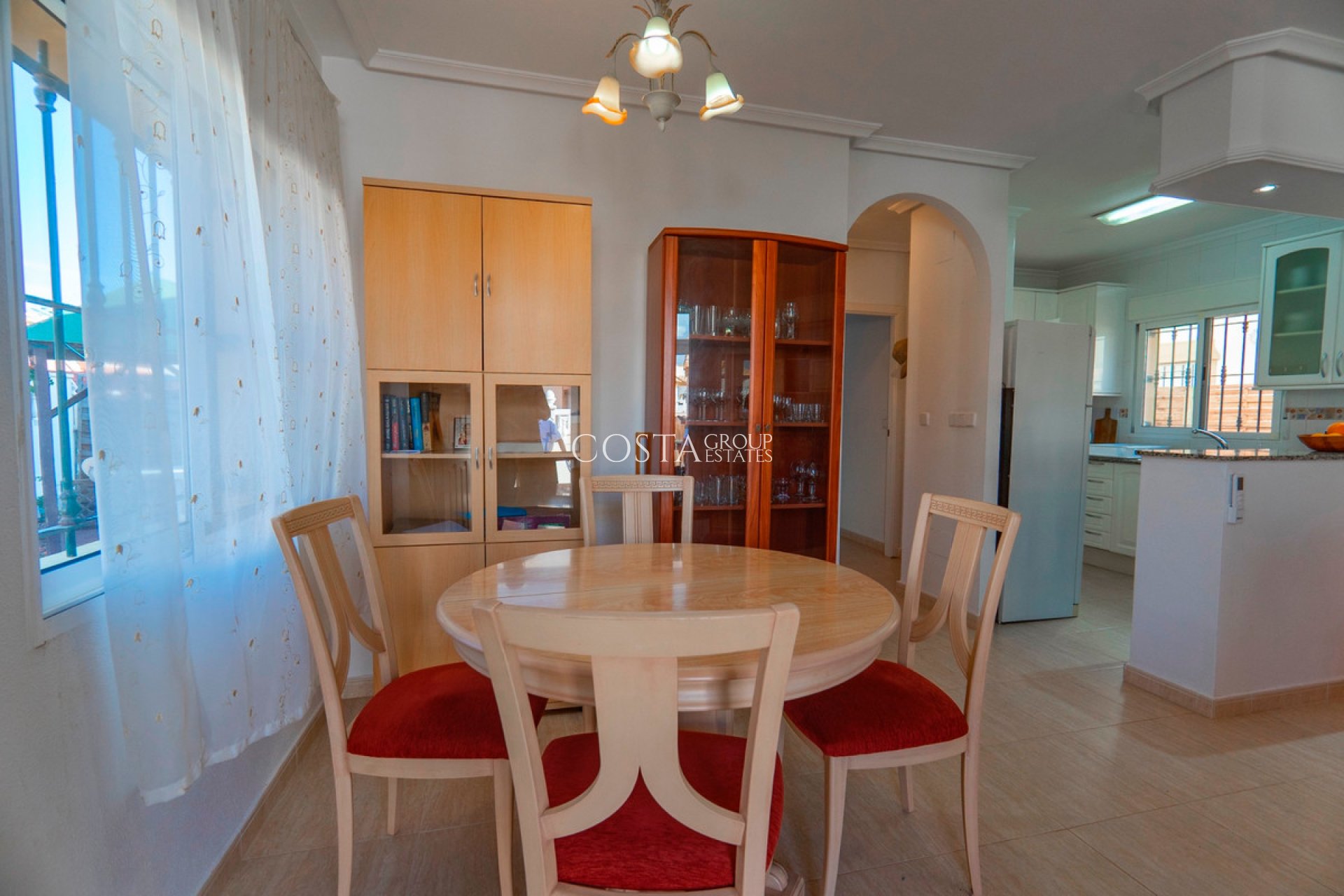 Revente - Villa -
Urbanización El Raso