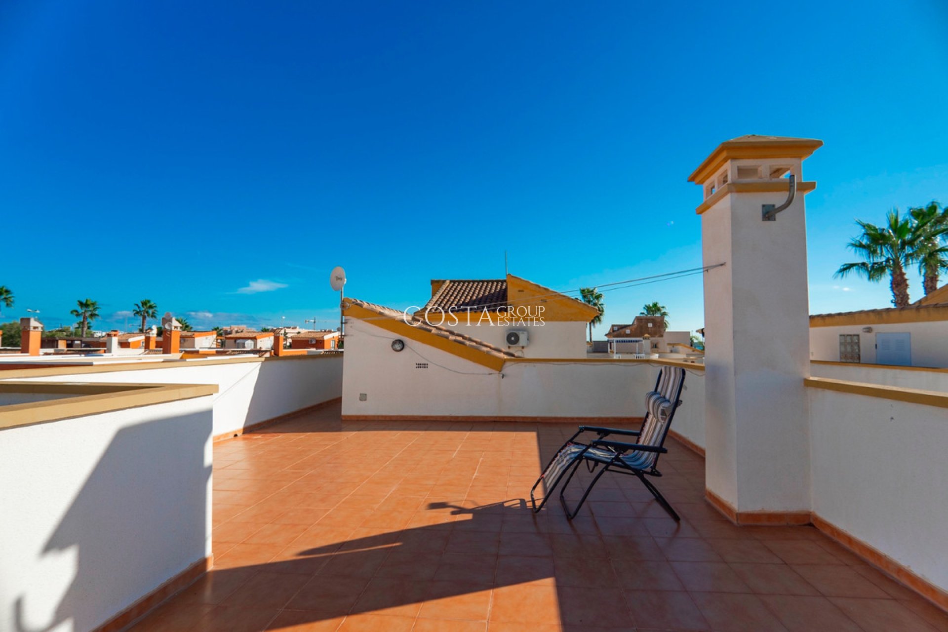 Revente - Villa -
Urbanización El Raso