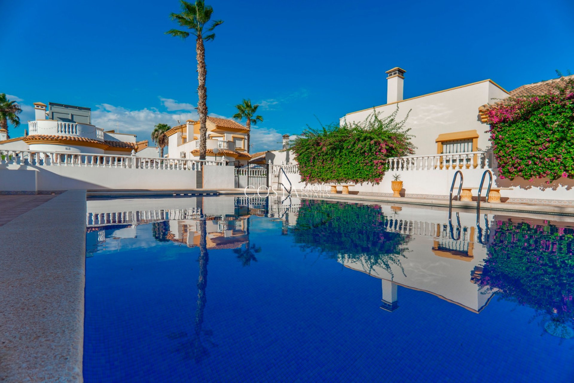 Revente - Villa -
Urbanización El Raso