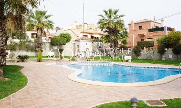 Villa - Resale -
            San Miguel de Salinas - RO-95687