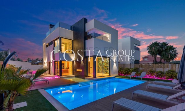 Villa - Resale - Torrevieja - Torrevieja Centro