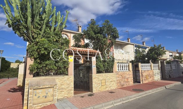 Villa - Resale - Torrevieja - Torrevieja Centro