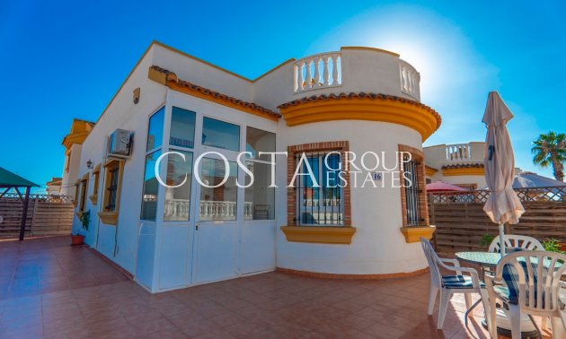 Villa - Resale - Urbanización El Raso -
                Urbanización El Raso