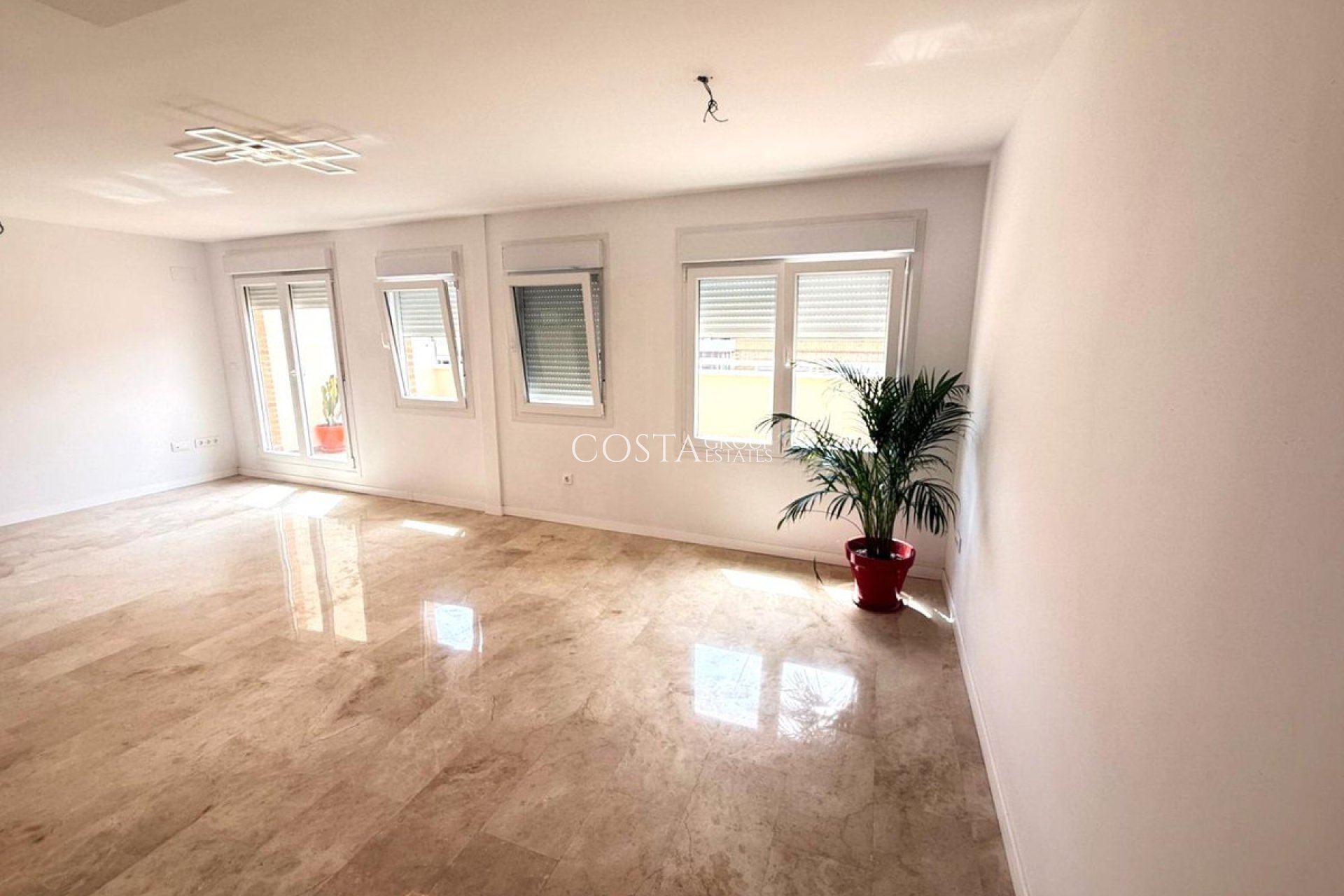 Wiederverkauf - Apartments -
Alicante - Alicante Centro