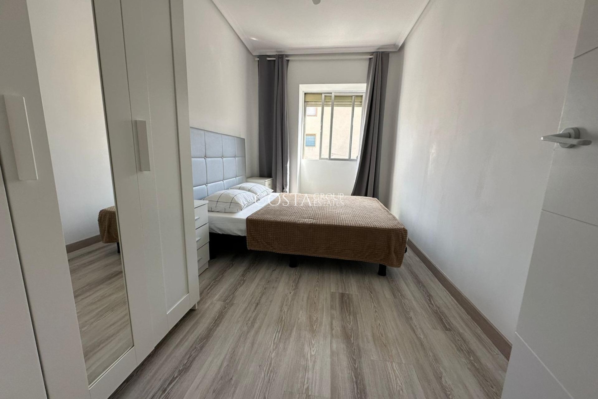 Wiederverkauf - Apartments -
Alicante - Alicante Centro