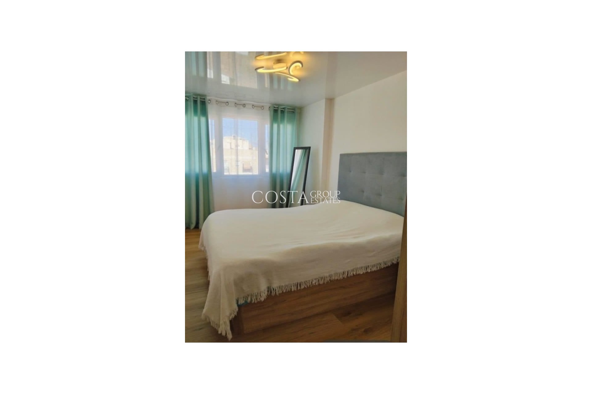 Wiederverkauf - Apartments -
Alicante City - Alicante City Centro