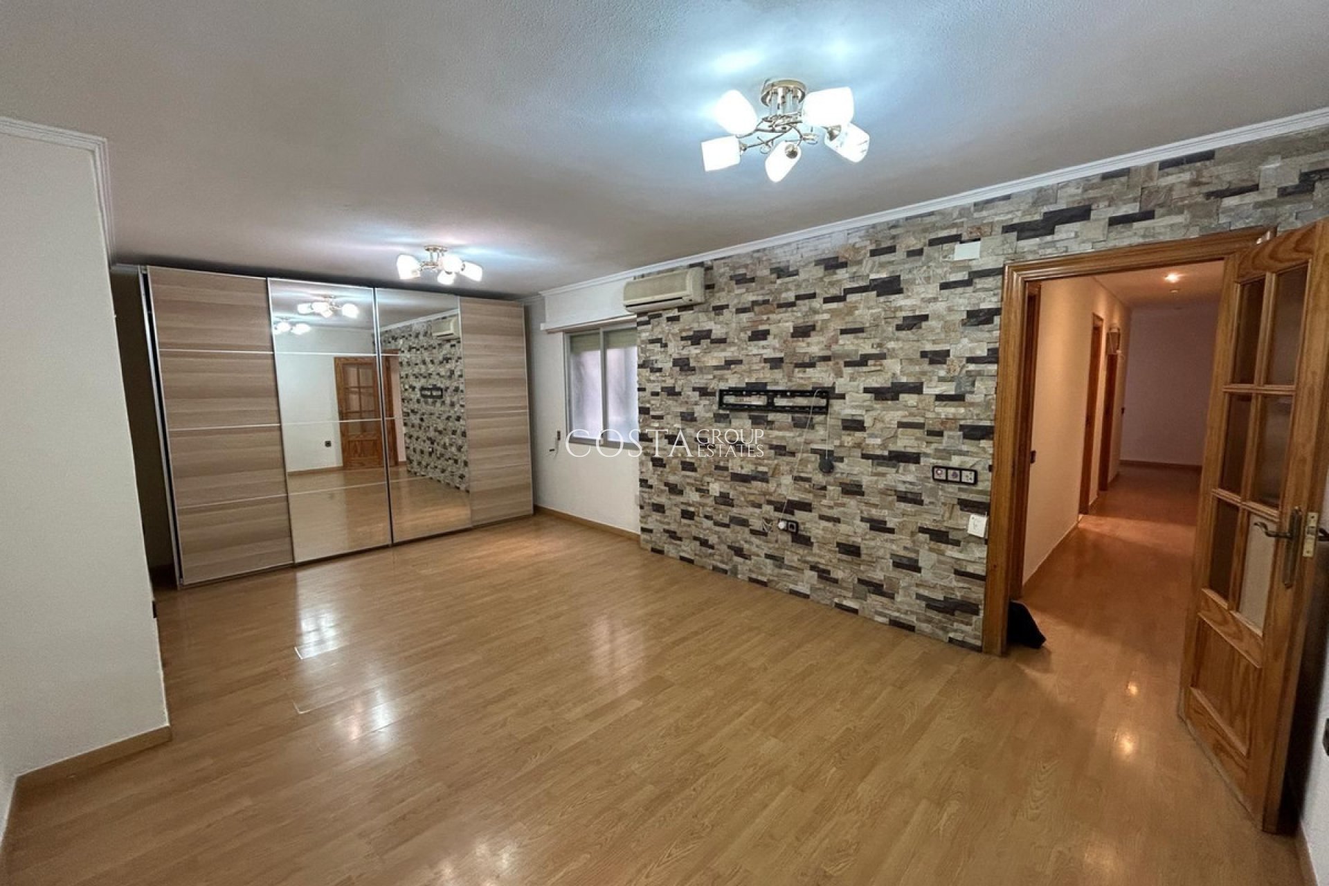 Wiederverkauf - Apartments -
Alicante City - Alicante City Centro