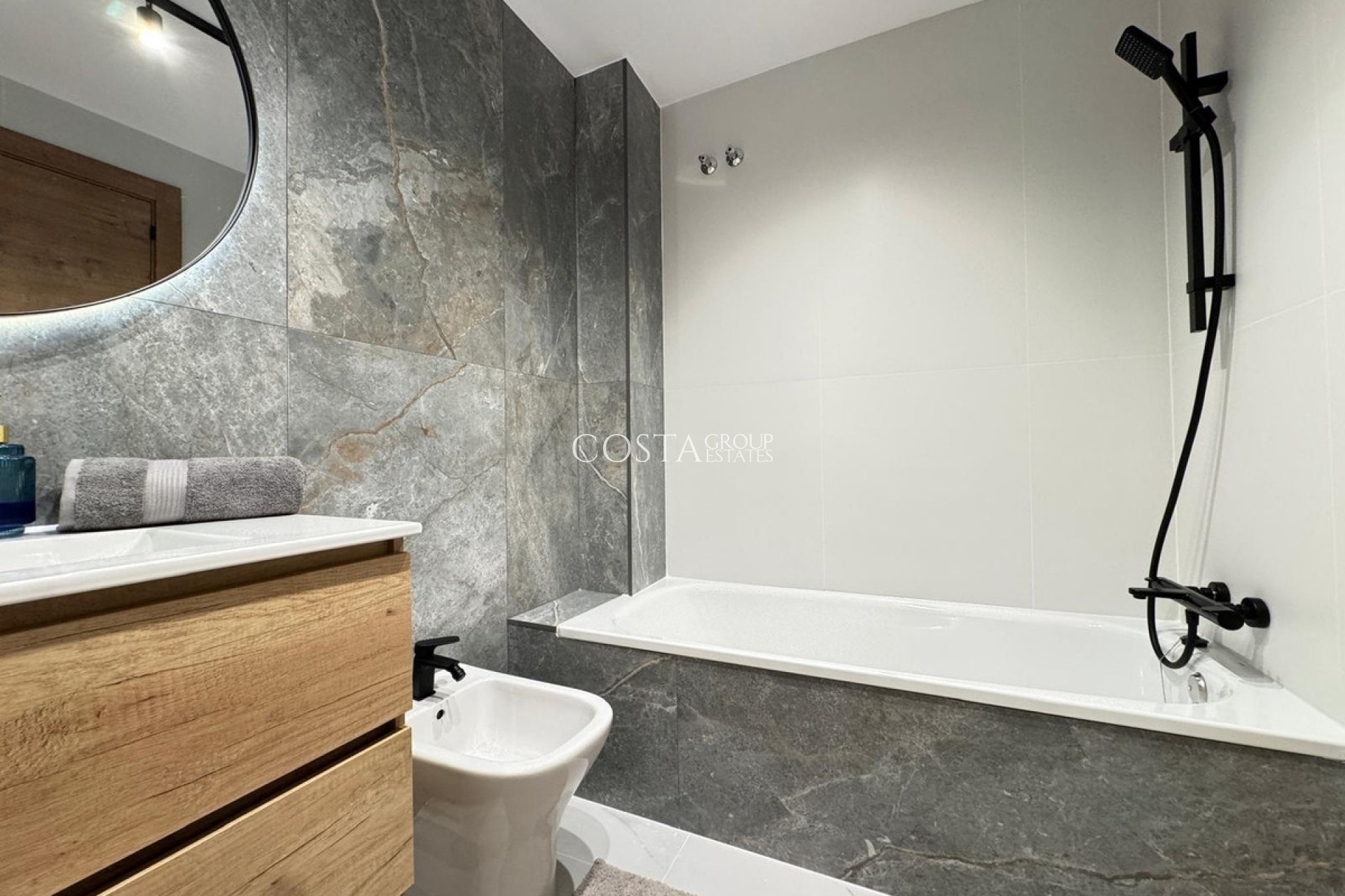 Wiederverkauf - Apartments -
Torrevieja - Torrevieja Centro