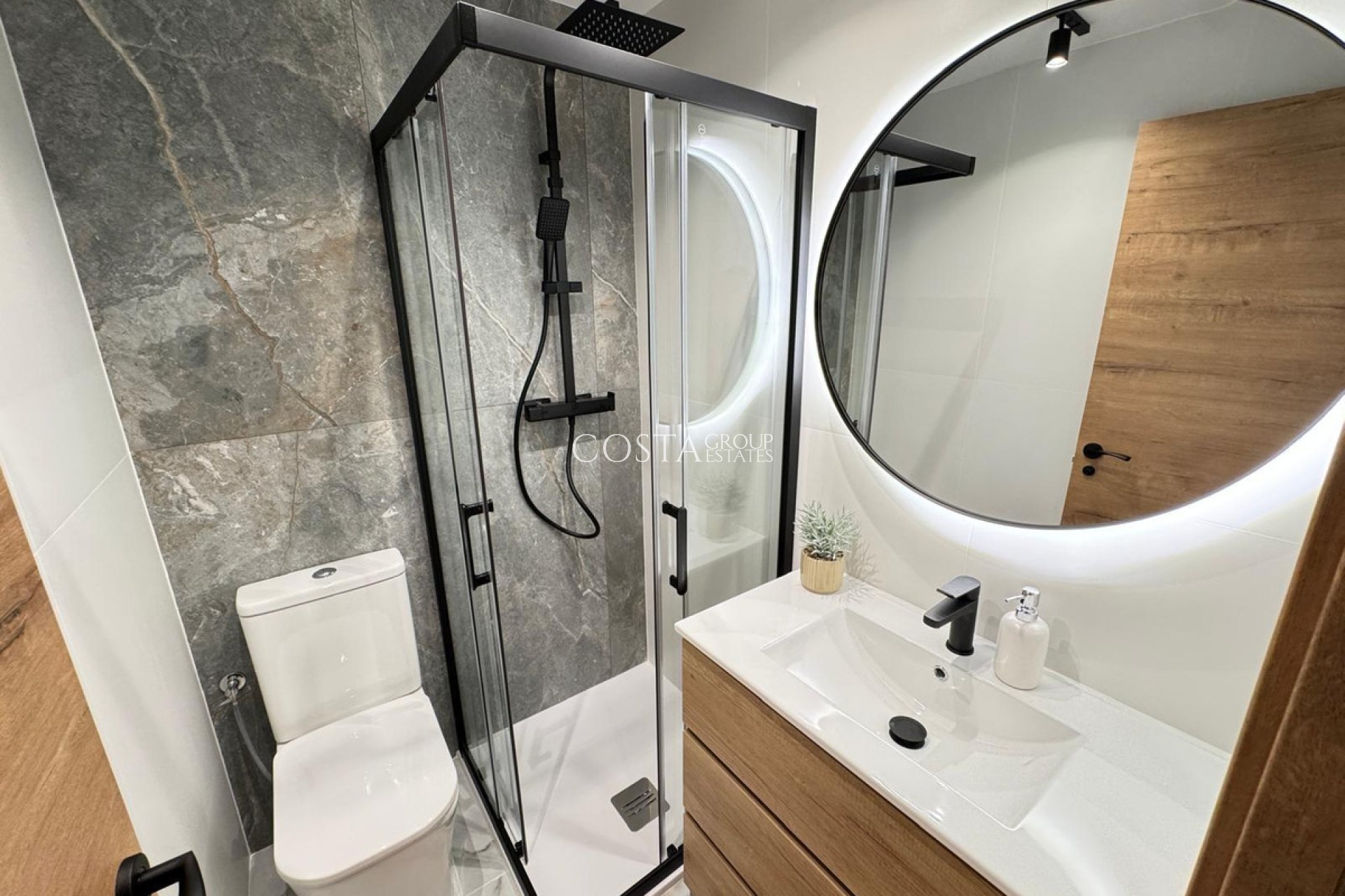 Wiederverkauf - Apartments -
Torrevieja - Torrevieja Centro