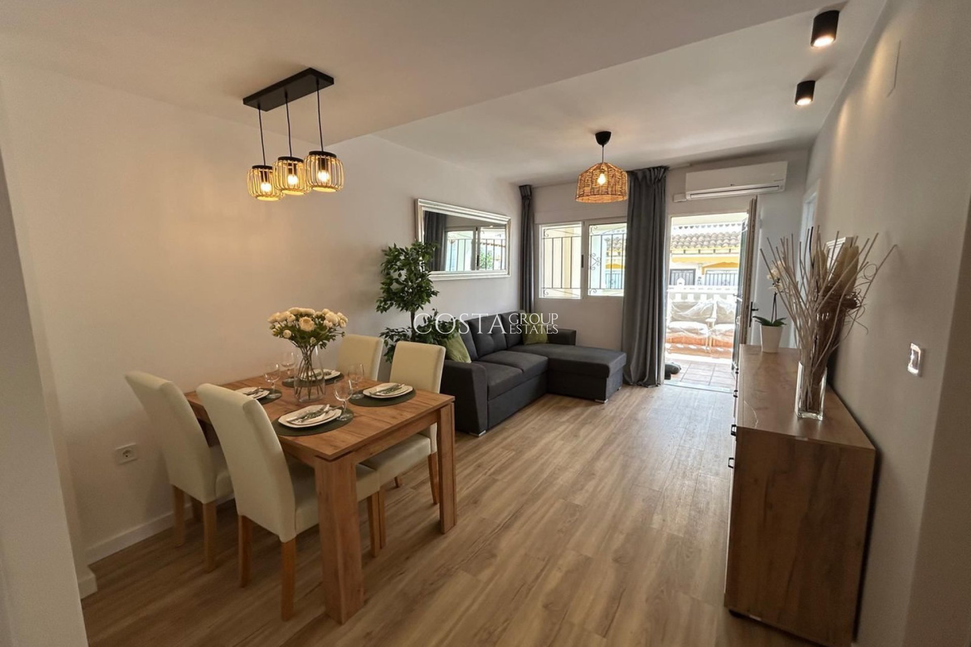 Wiederverkauf - House -
Orihuela Costa - La Florida