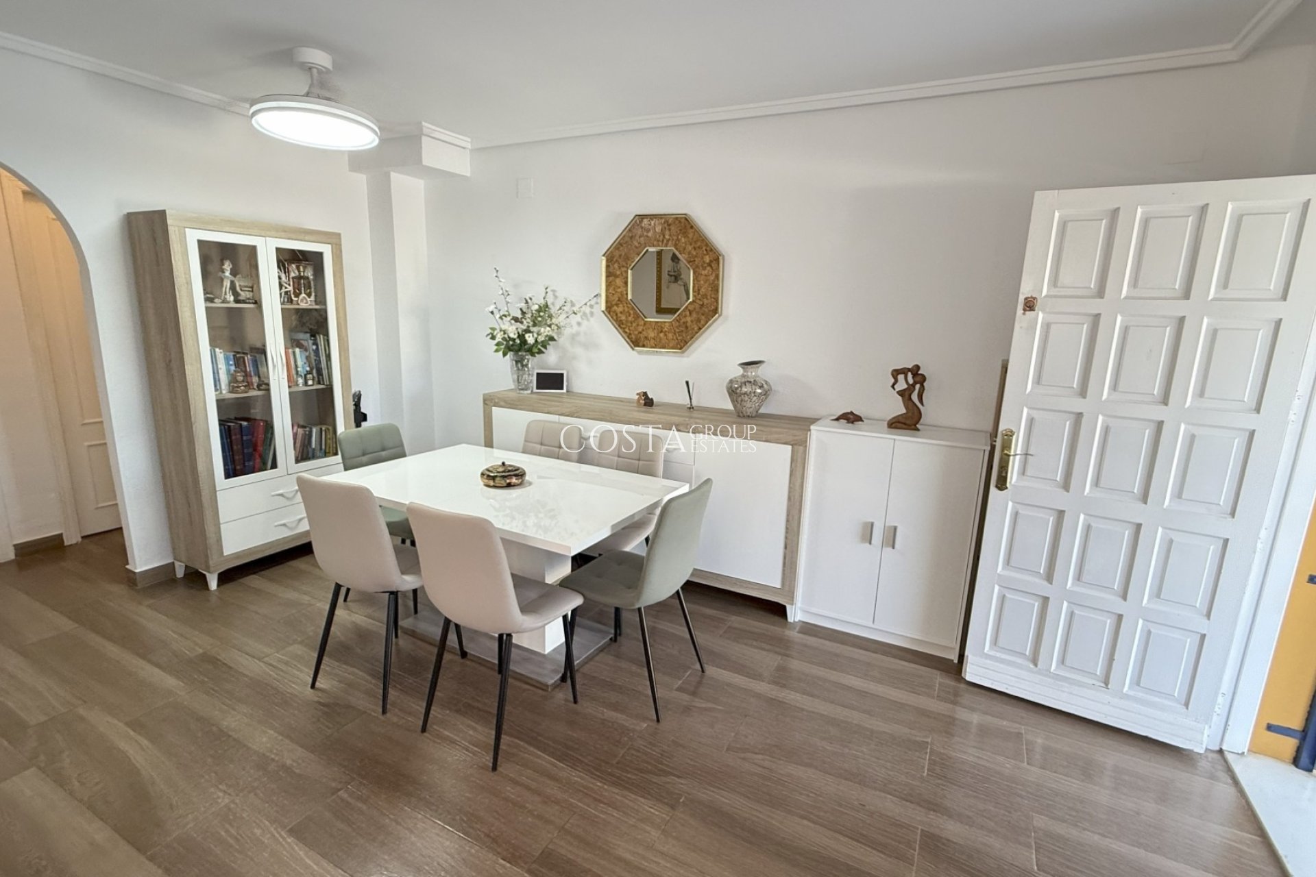 Wiederverkauf - House -
Orihuela Costa - La Zenia