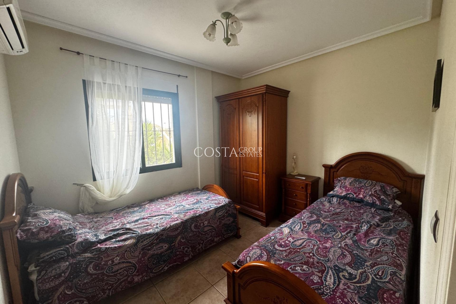 Wiederverkauf - House -
Orihuela Costa