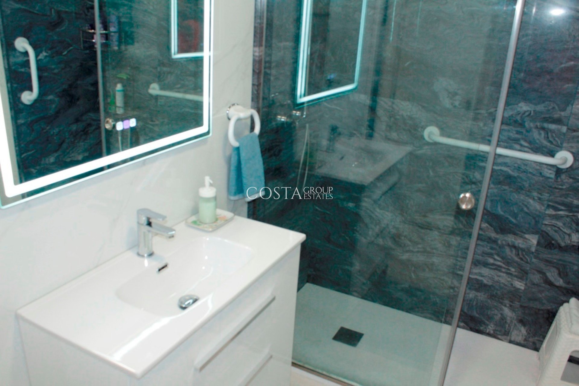 Wiederverkauf - House -
Orihuela - Orihuela Costa