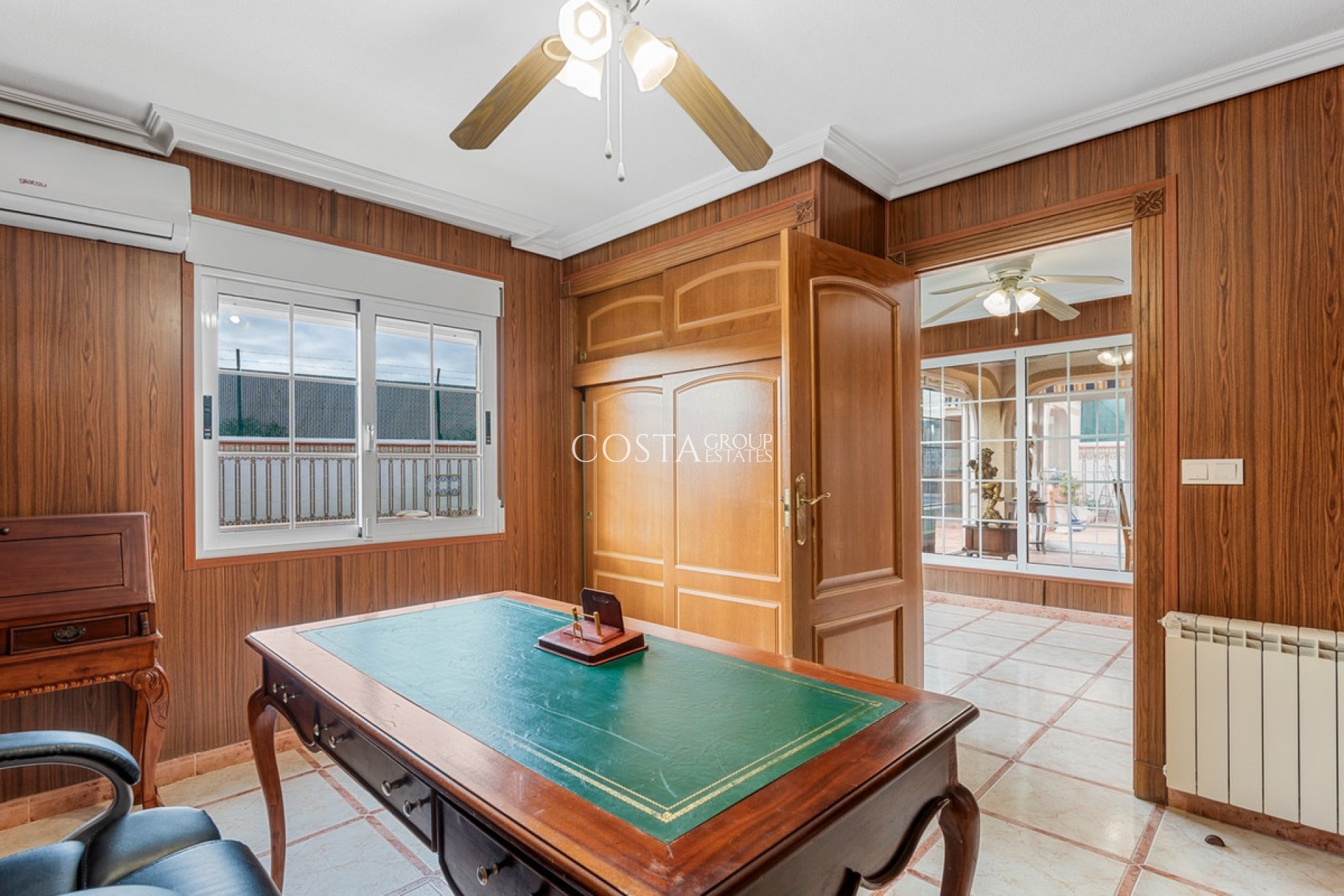 Wiederverkauf - House -
Torrevieja - Torrevieja Centro