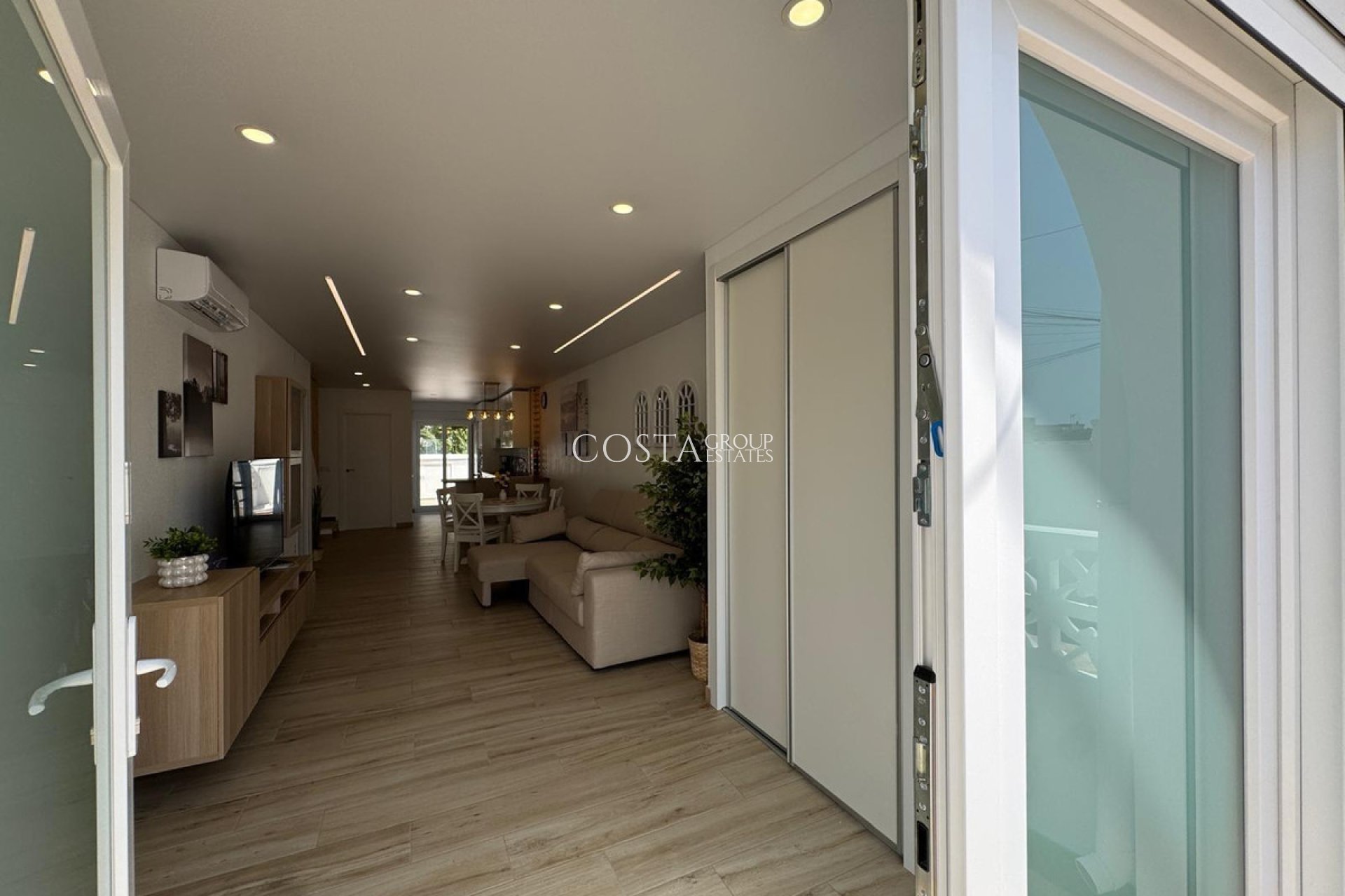 Wiederverkauf - House -
Torrevieja - Torrevieja Centro