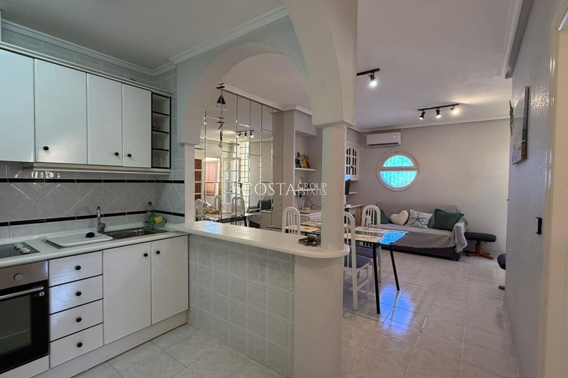 Wiederverkauf - House -
Torrevieja - Torrevieja Centro