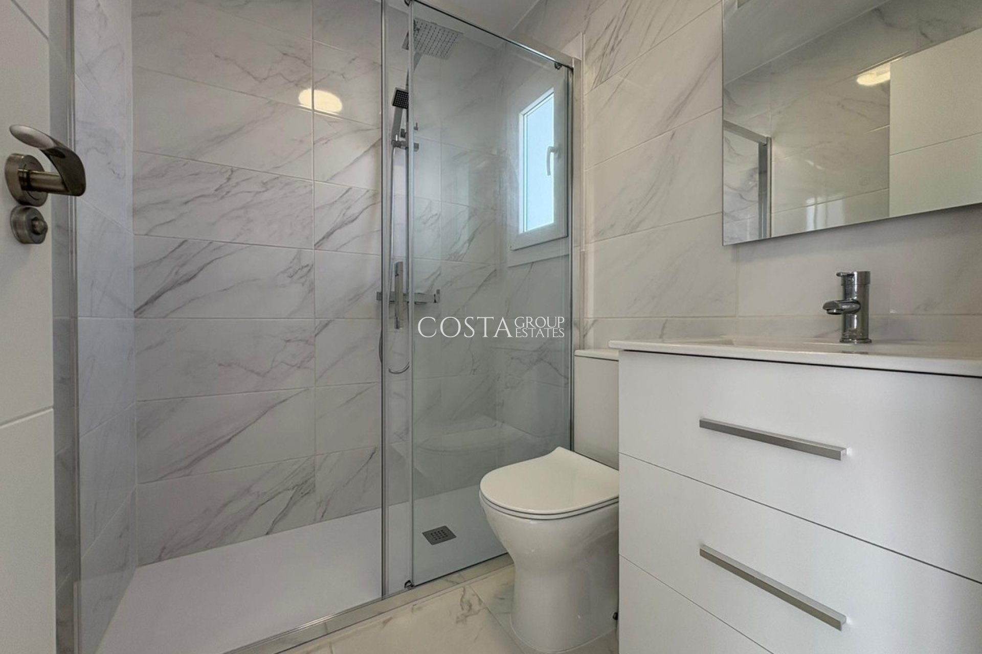 Wiederverkauf - House -
Torrevieja - Torrevieja Centro