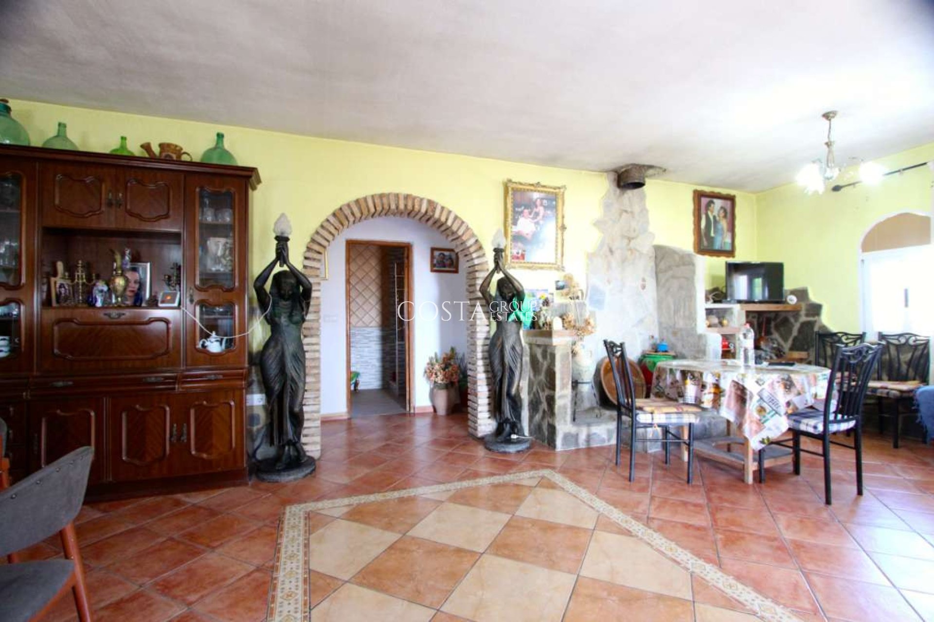 Wiederverkauf - Villa -
Albudeite