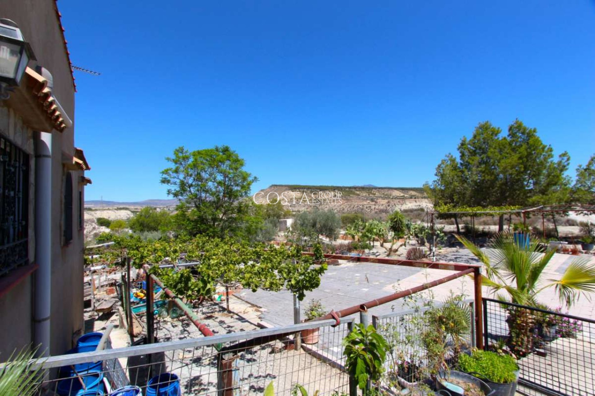 Wiederverkauf - Villa -
Albudeite