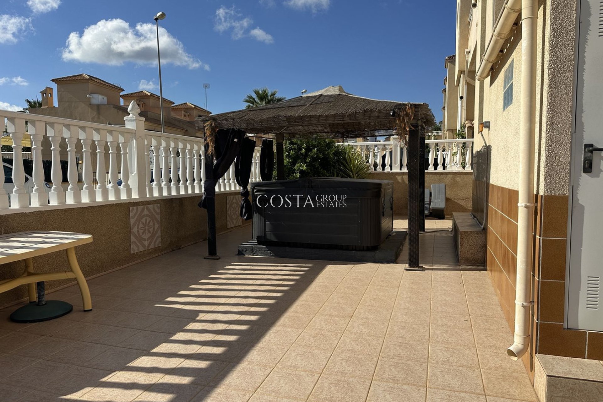 Wiederverkauf - Villa -
Alicante - Alicante Centro