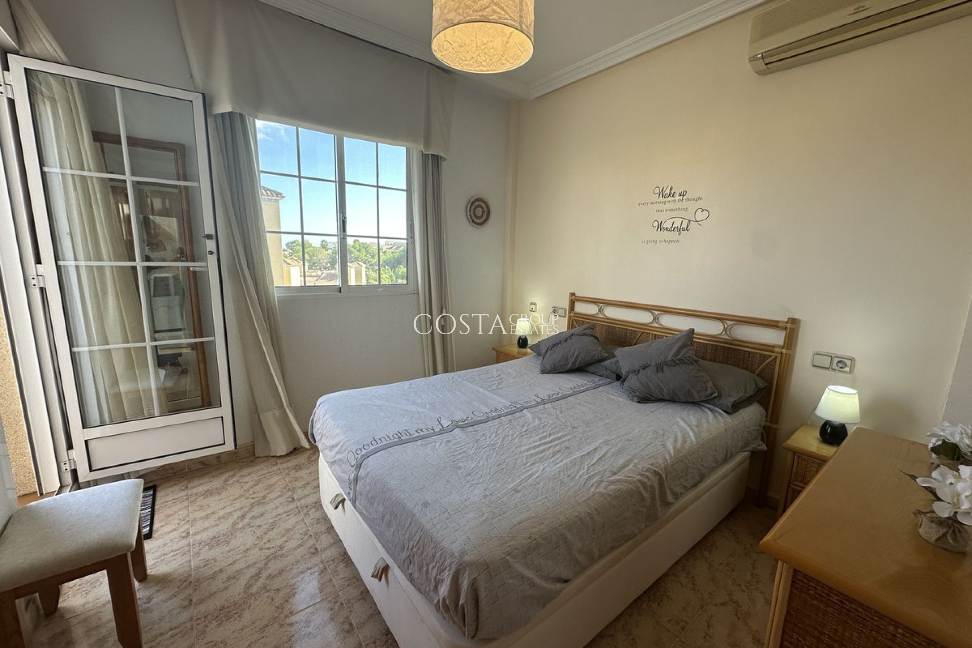 Wiederverkauf - Villa -
Alicante - Alicante Centro