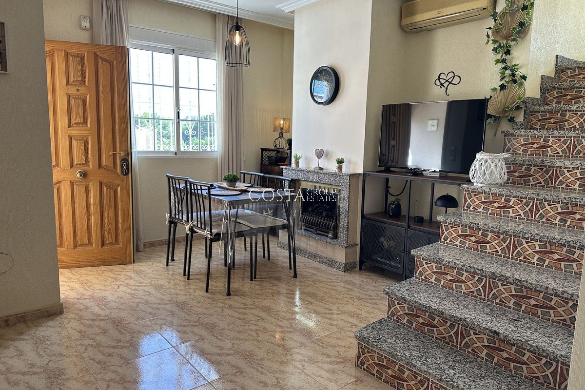 Wiederverkauf - Villa -
Alicante - Alicante Centro