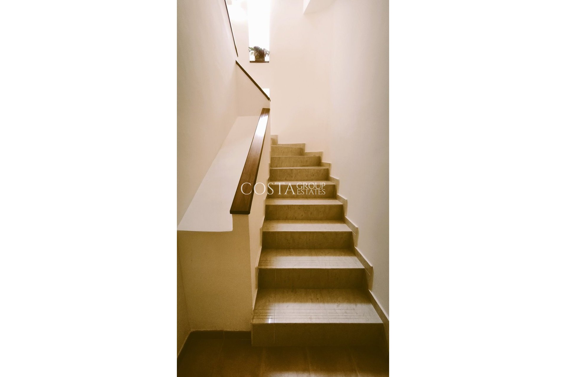 Wiederverkauf - Villa -
Alicante - Alicante Centro