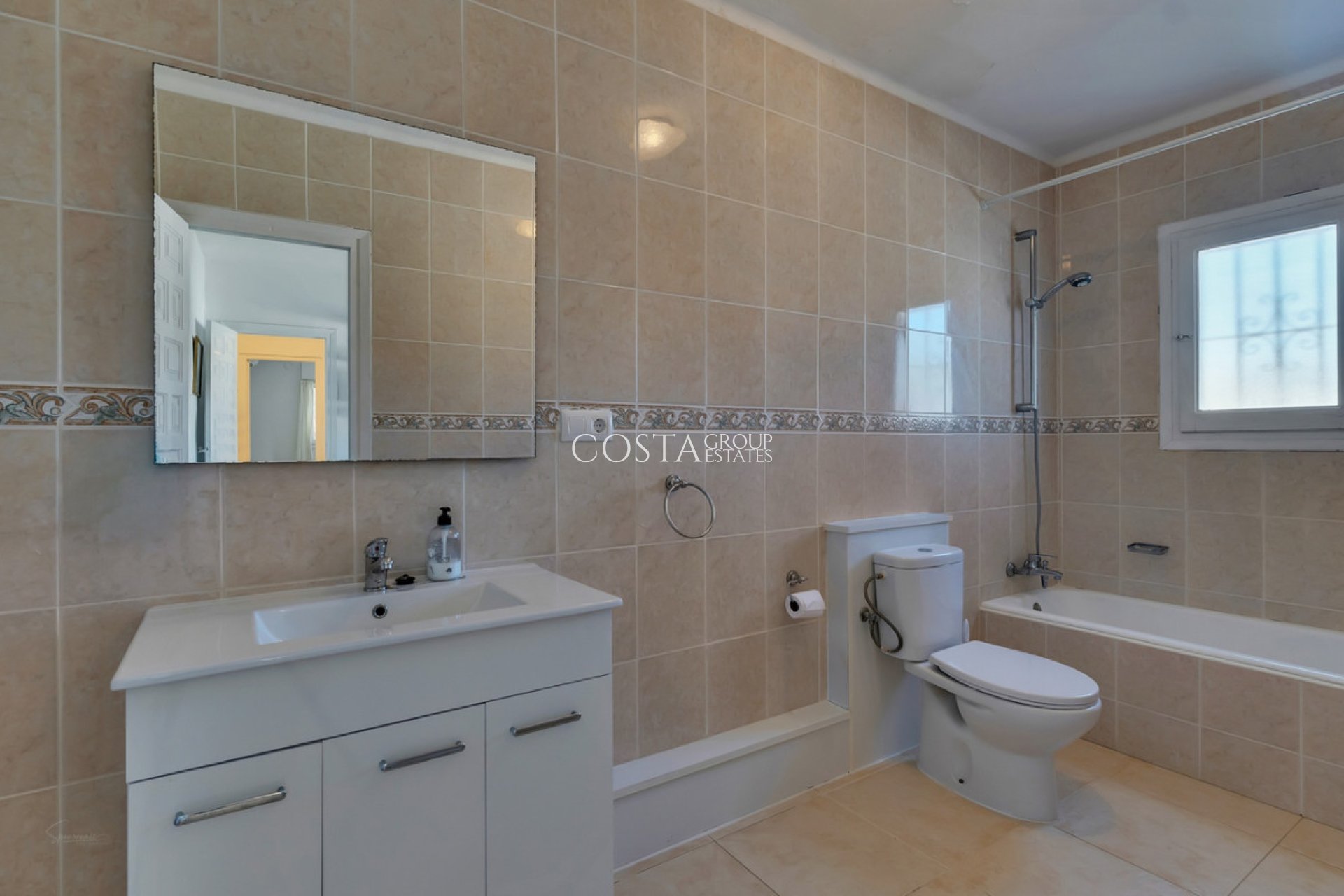 Wiederverkauf - Villa -
Alicante - Alicante Centro